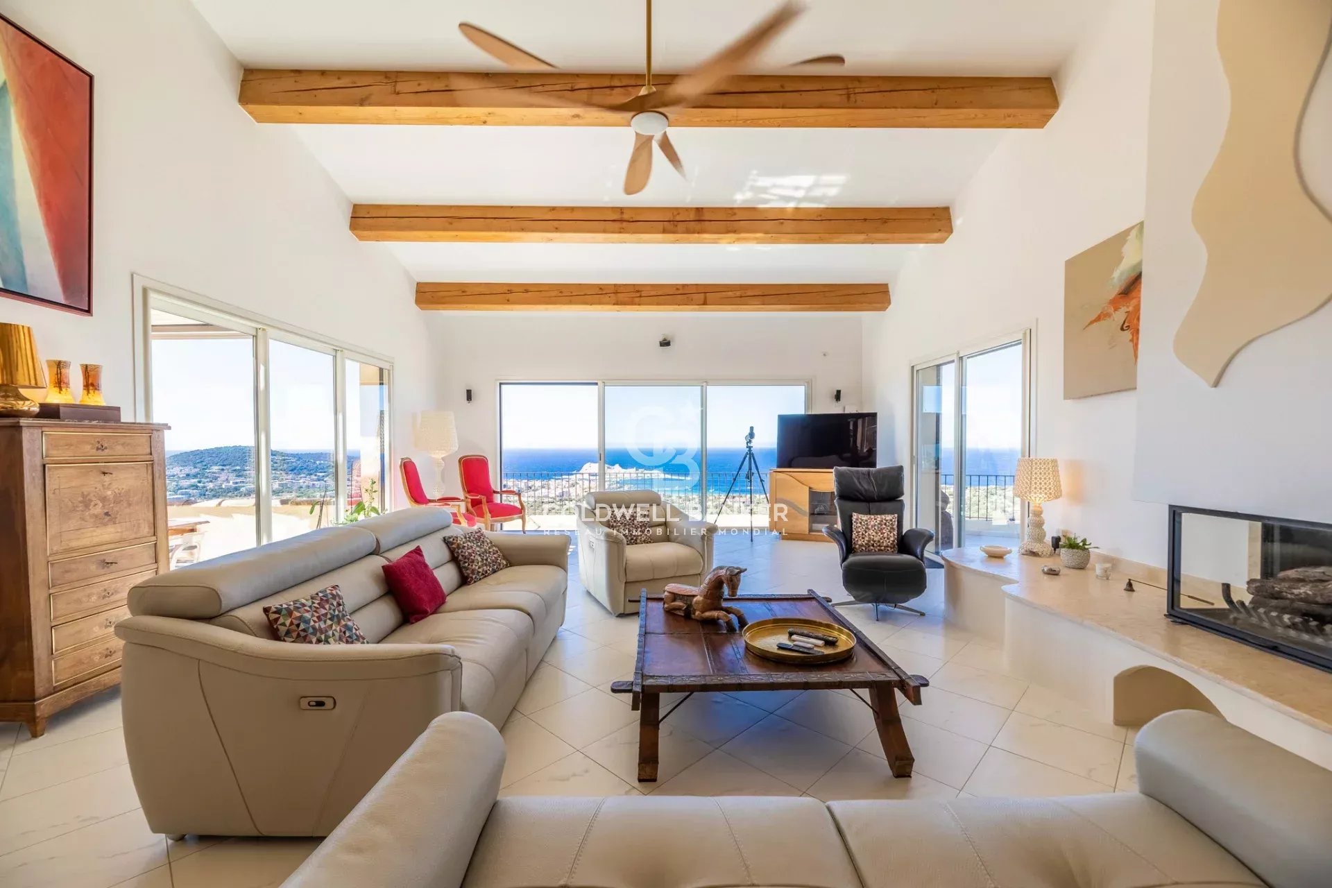 L'Île-Rousse – Exceptional villa facing the Pietra islands