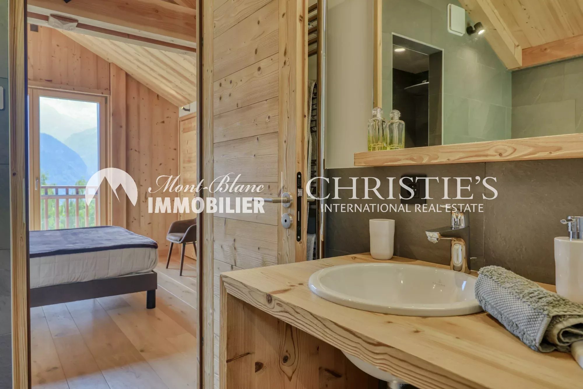 Architect’s chalet with exceptional view of Mont Blanc