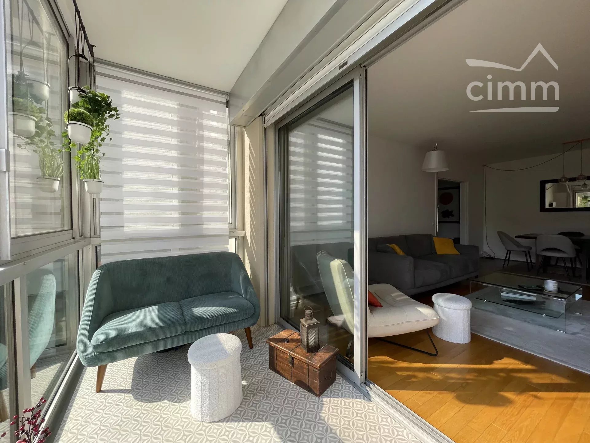 Verdure et beaux volumes pour ce T4 avec loggia, caves et parkings