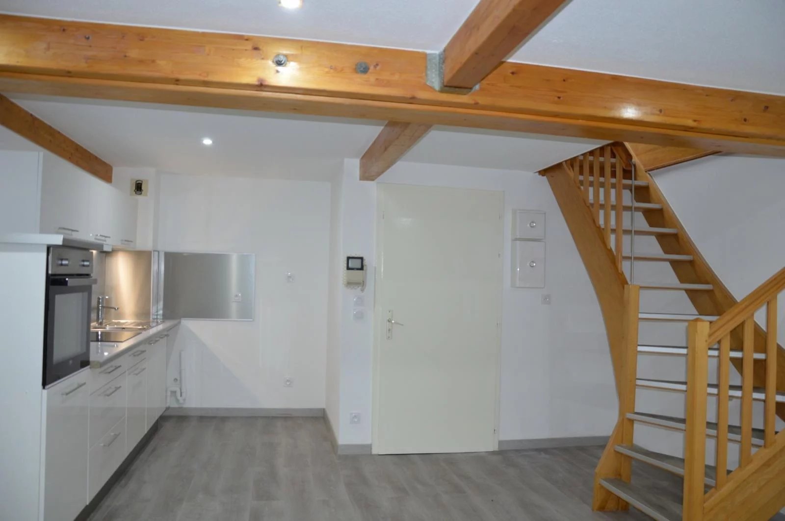 CENTRE-VILLE, TRÈS SPACIEUX DUPLEX DE 3 PIÈCES À ALTKIRCH