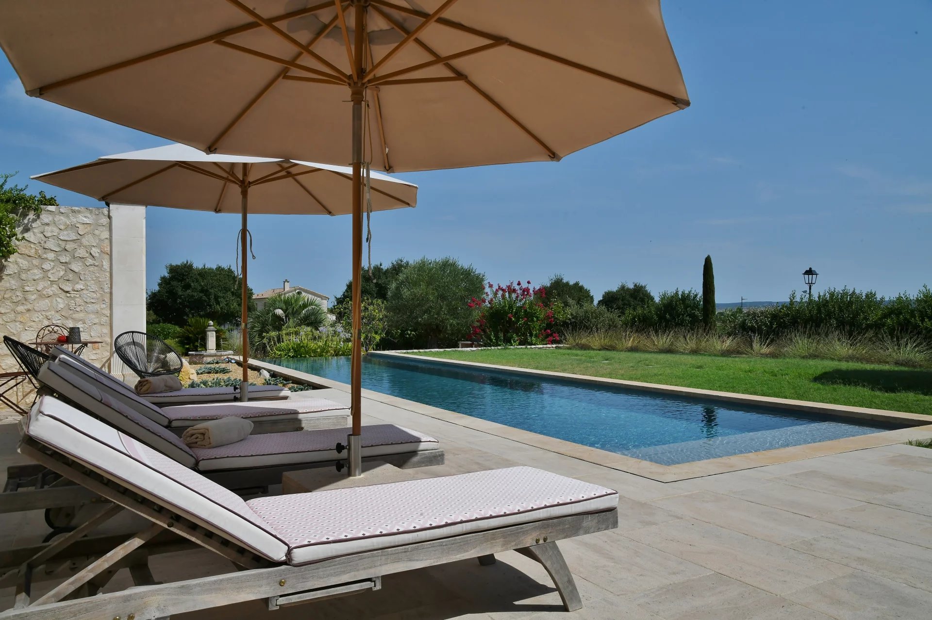 Bastide contemporaine de 160 m² avec couloir de nage