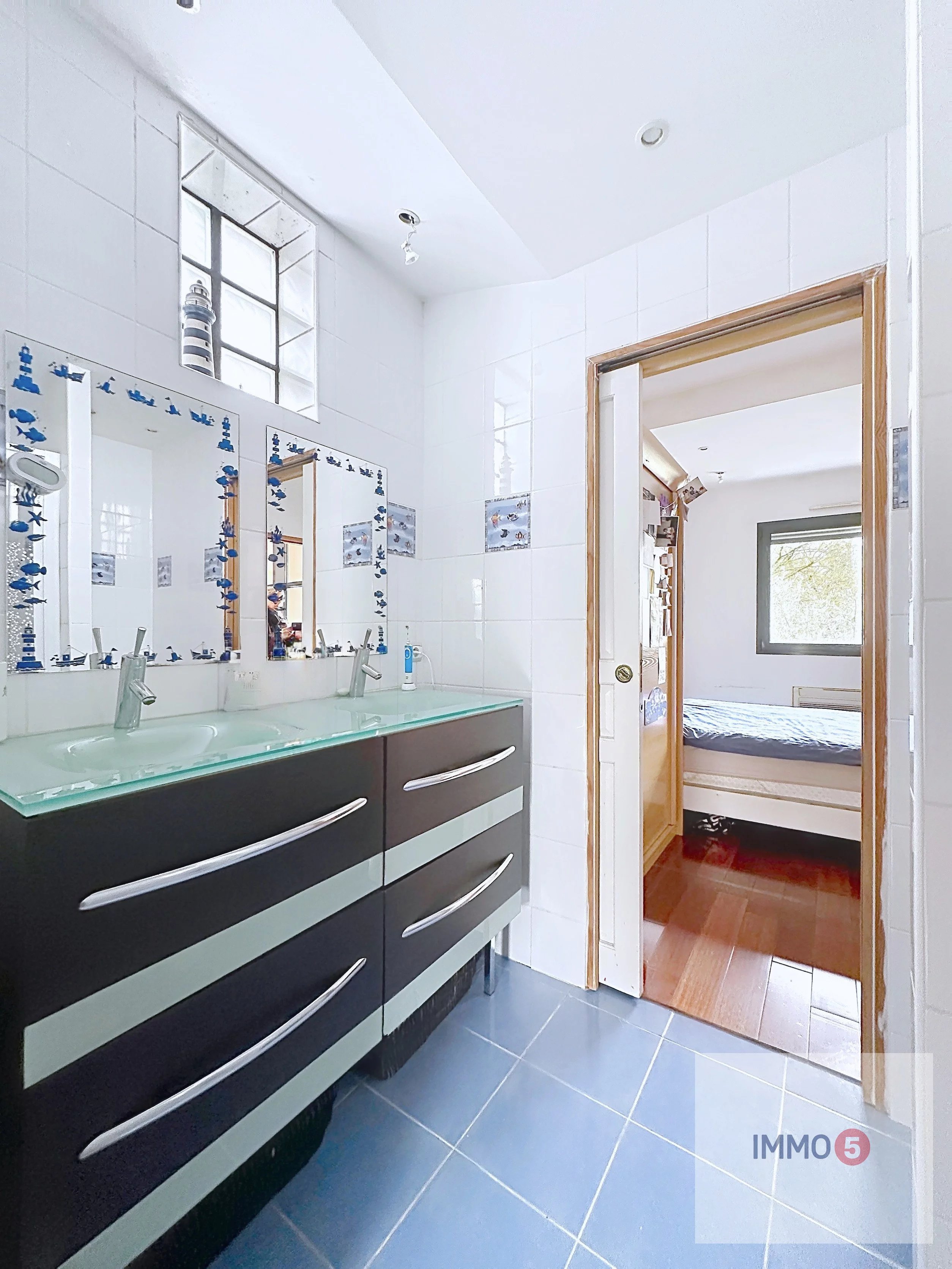 EXCEPTIONAL CITY CENTRE - MAGNIFICENT ARCHITECT-DESIGNED HOUSE - HIGH STANDING!