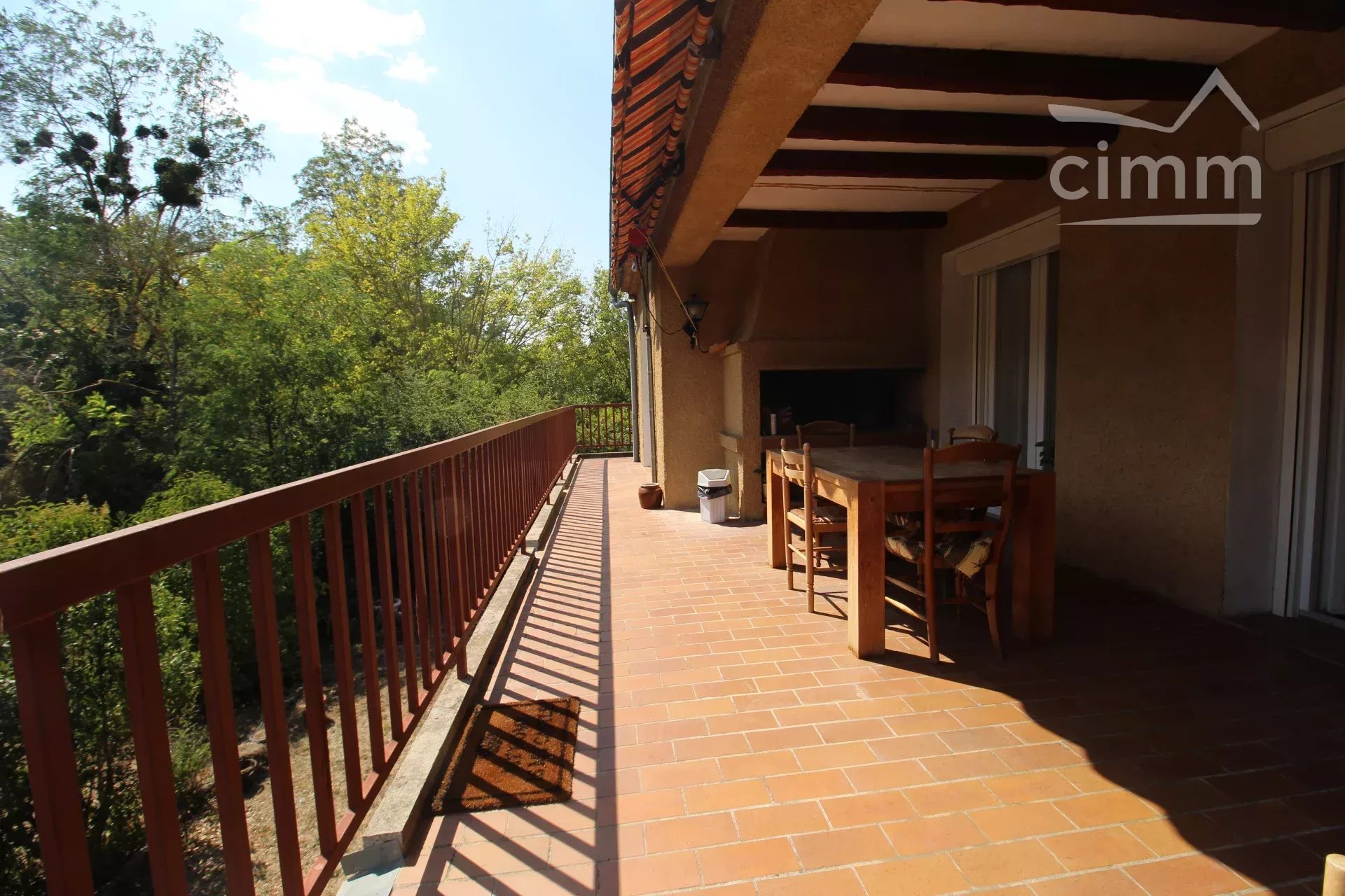 Villa of 212 m² of living space with an independent dwelling on a 5340 m² plot