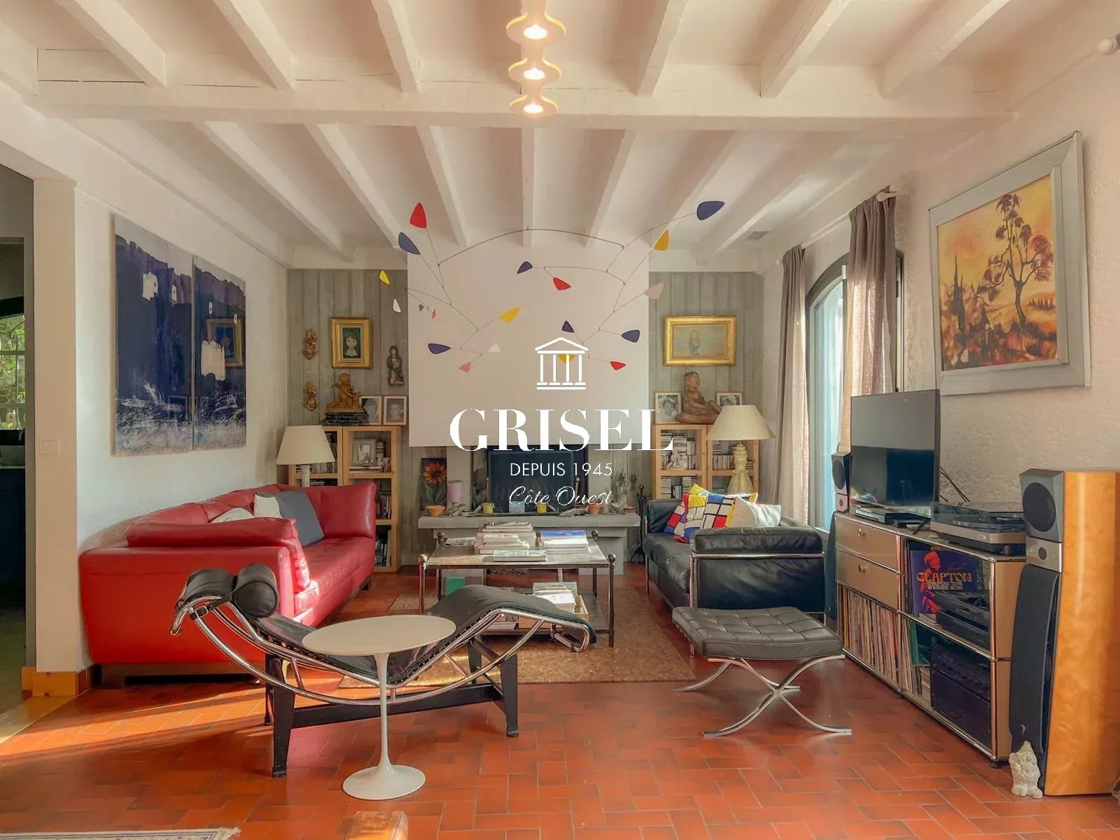 Spacious family home with pool in Petit Piquey