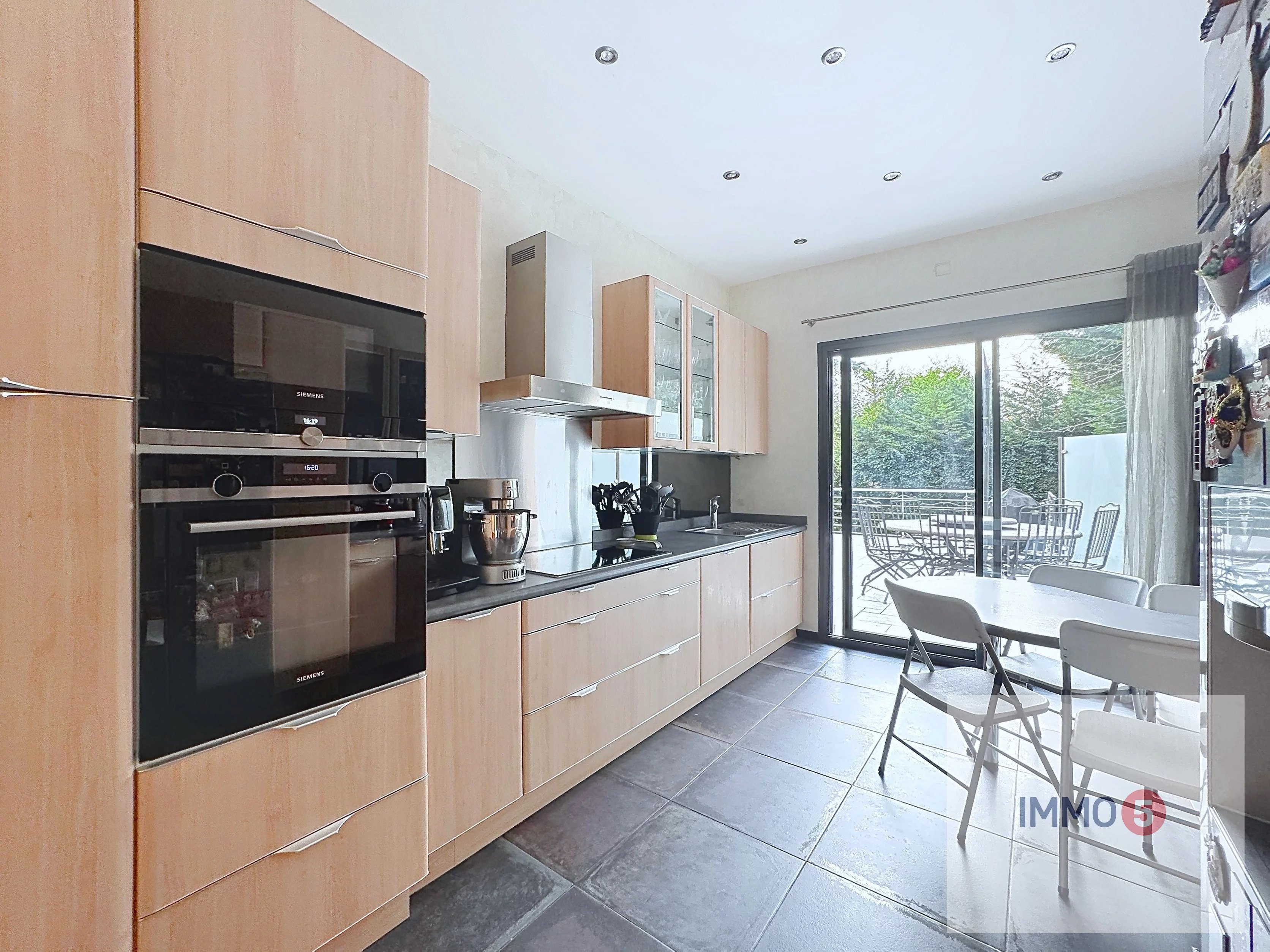 EXCEPTIONAL CITY CENTRE - MAGNIFICENT ARCHITECT-DESIGNED HOUSE - HIGH STANDING!