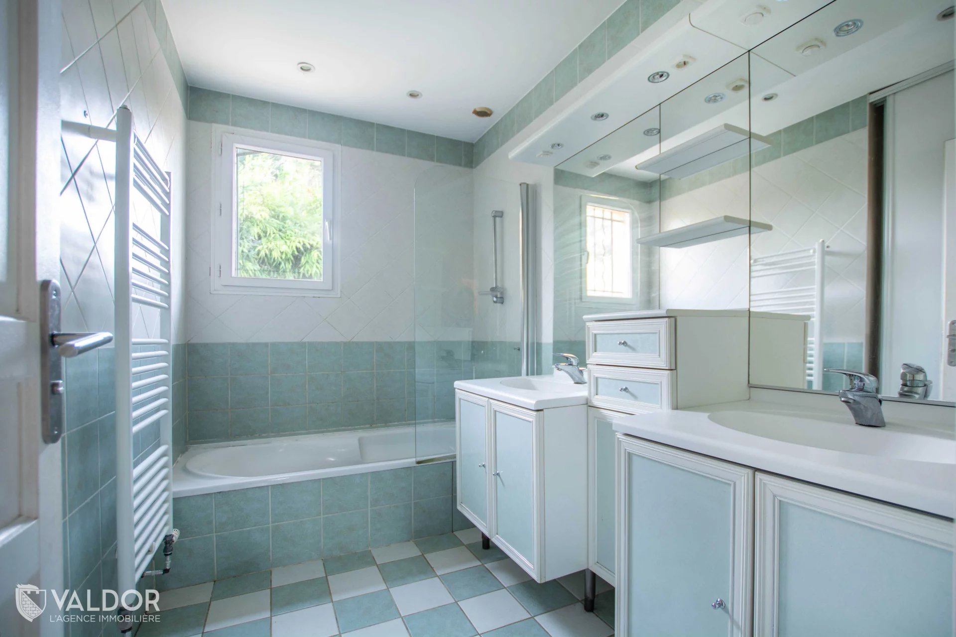 Grande maison - 6 ch. - 238m2 - grand terrain - calme et nature