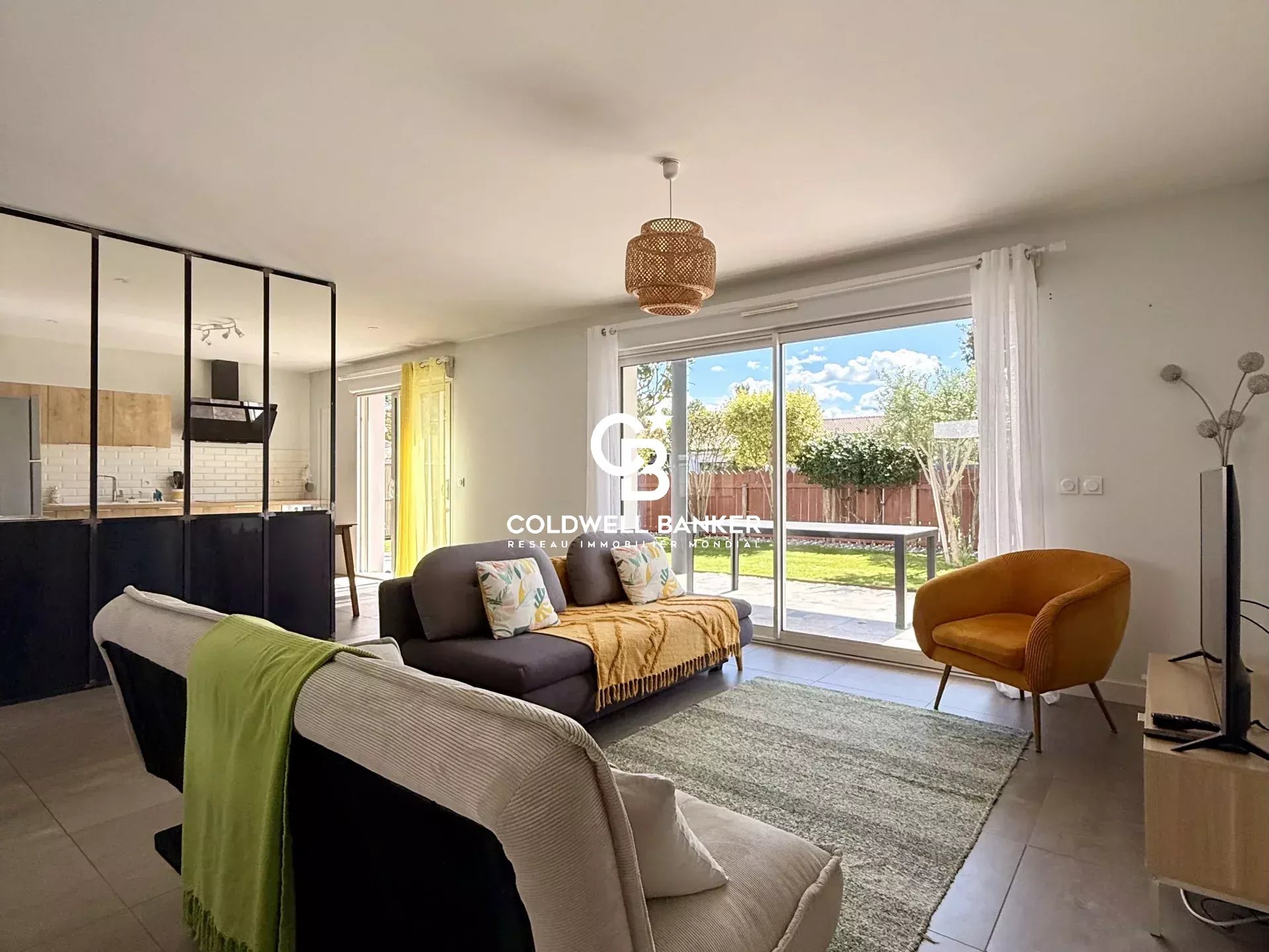 Contemporary villa – pool & spa – no overlooking
