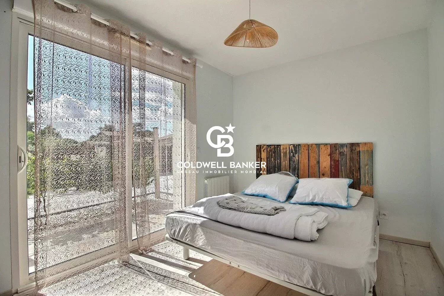 Contemporary villa – pool & spa – no overlooking