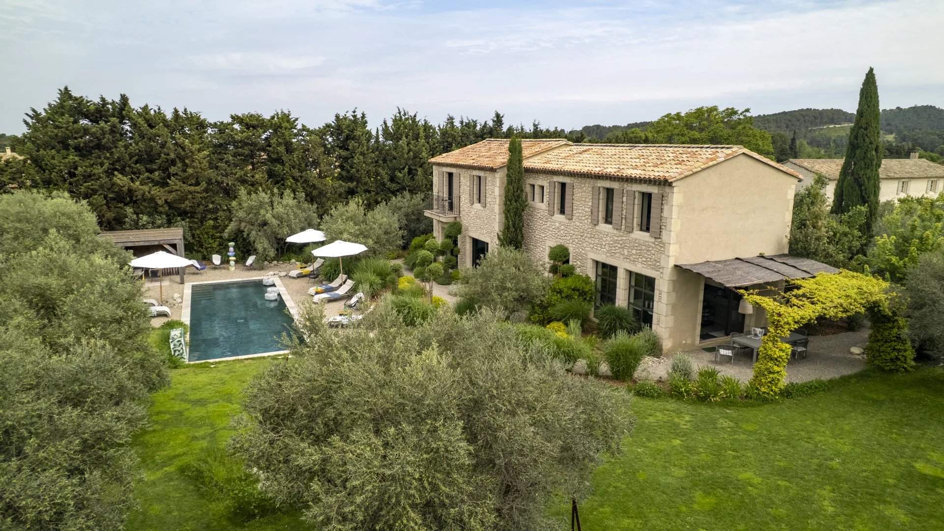 Mas à vendre à Eygalières – Propriété de luxe 250 m² avec piscine. jardin et 4 suites