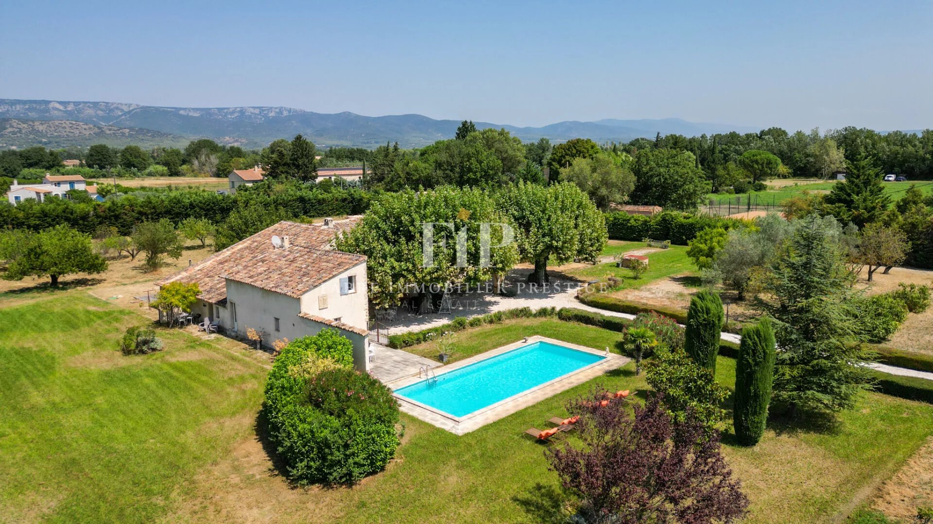 Mas/Magnanerie du XVIIIème siècle au coeur du Luberon - 490m2- Vues panoramiques proche Aix-en-Provence-Lourmarin et Avignon