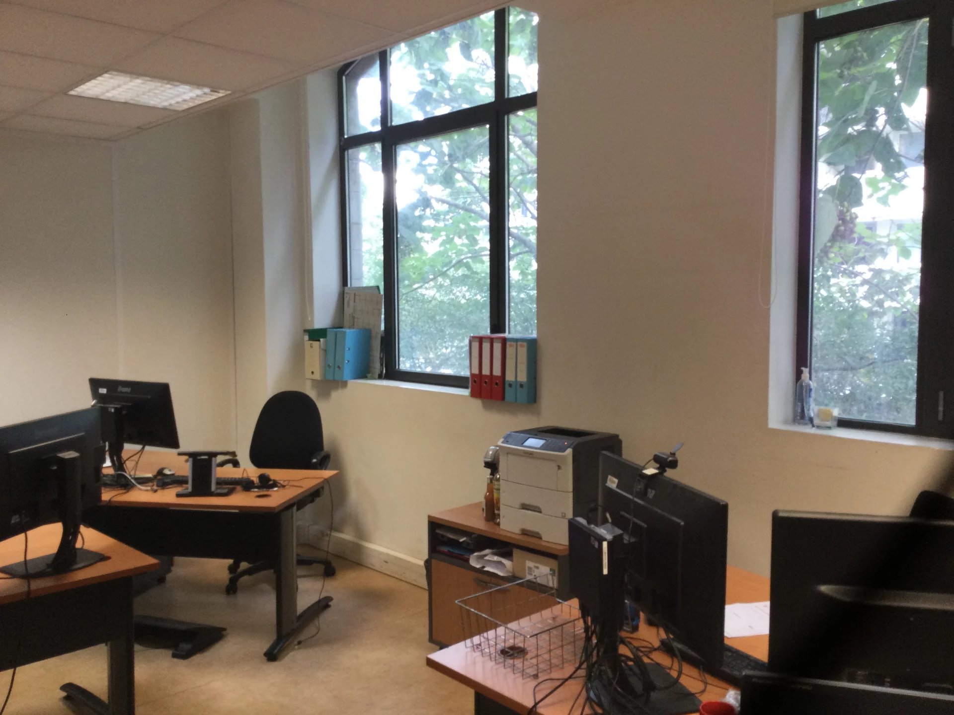 EXCLUSIVITÉ - IMMEUBLE 1 500 M² AVEC 6 PARKINGS