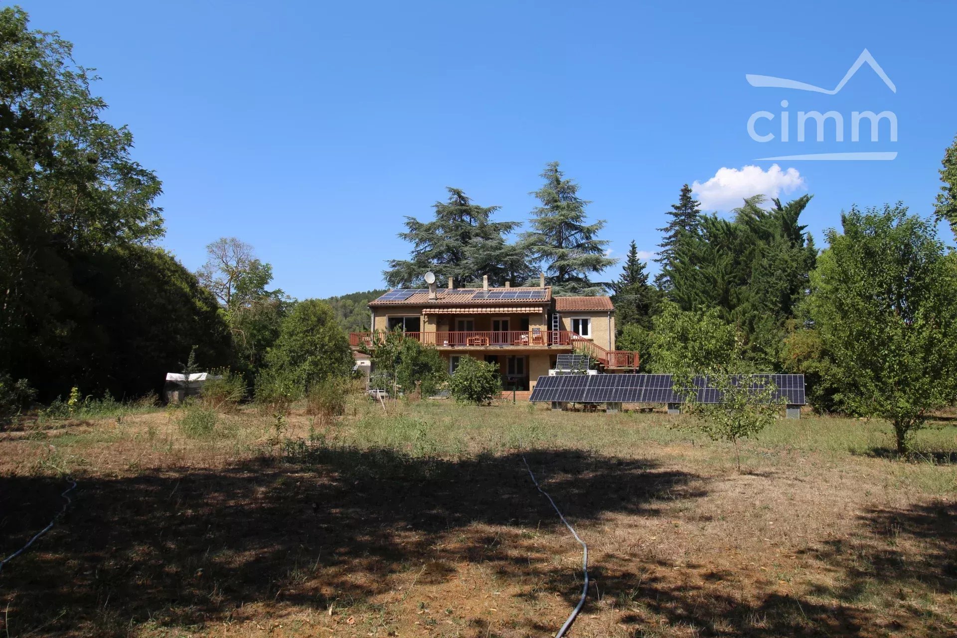 Villa of 212 m² of living space with an independent dwelling on a 5340 m² plot