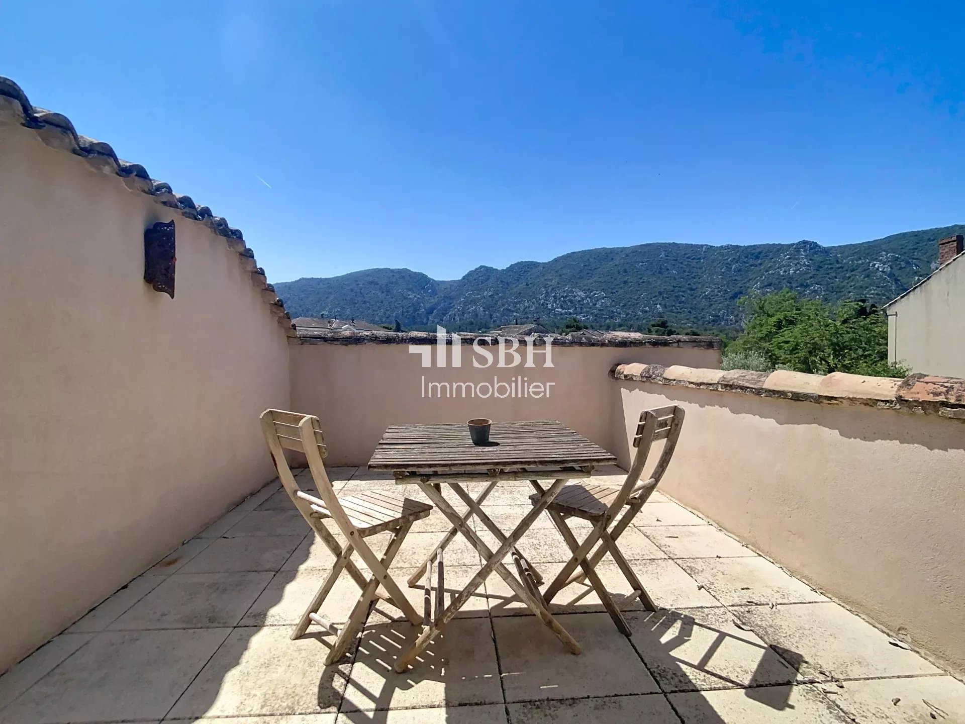 Élégante Propriété avec Piscine à Maubec - Vue Luberon