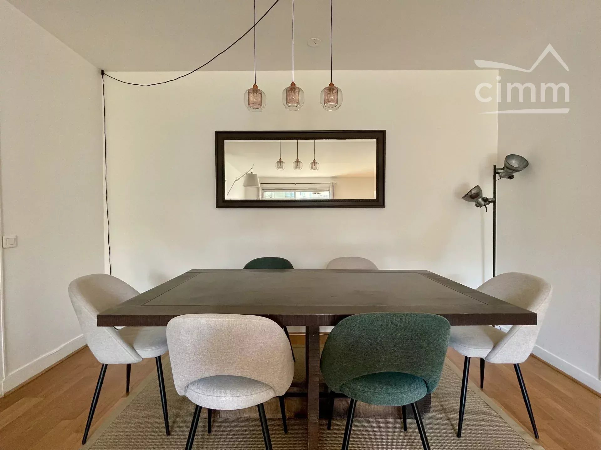 Verdure et beaux volumes pour ce T4 avec loggia, caves et parkings