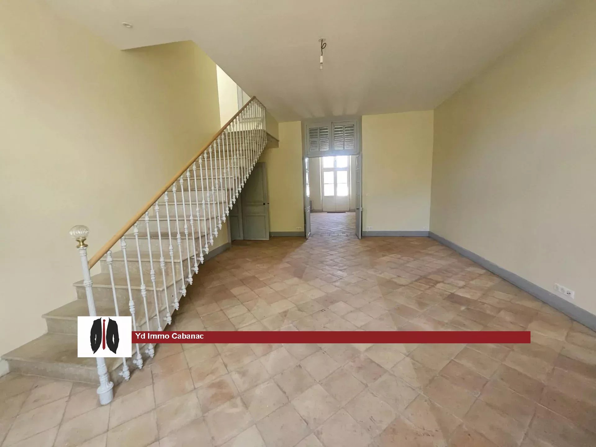 À LOUER – Propriété de caractère en pierre avec maison principale, maison de gardien et vaste terrain