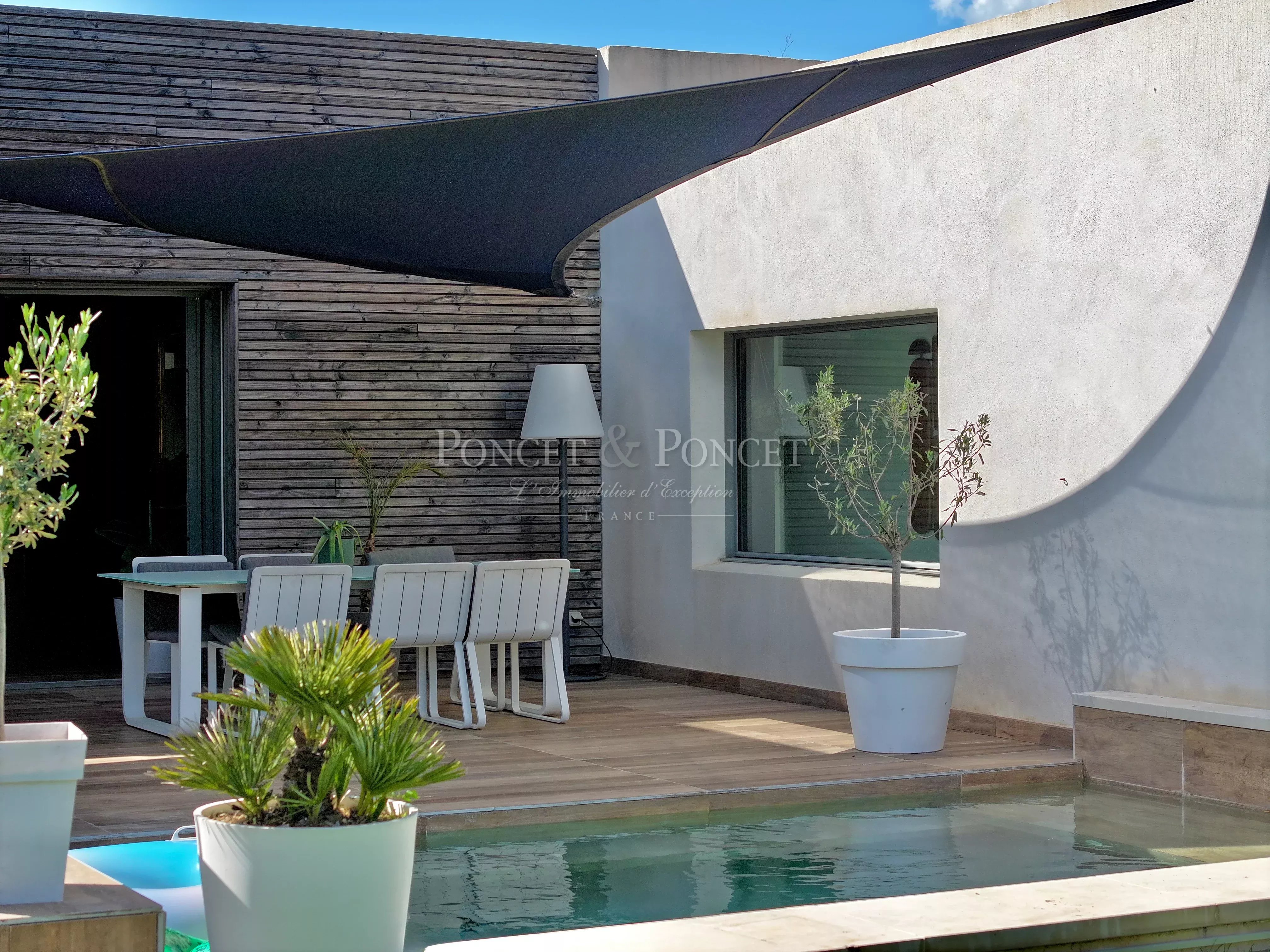 Maison moderne de standing avec piscine, jardin et prestations haut de gamme à Saint-Gély-du-Fesc