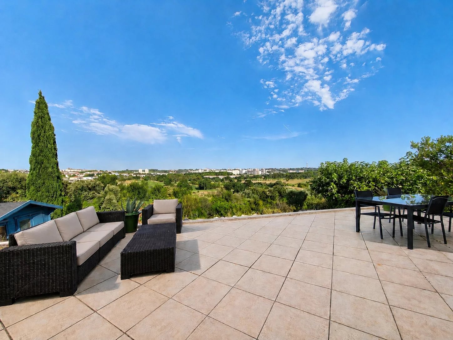 À VENDRE : MAISON 6 PIÈCES DE 171 M2 À JUVIGNAC (34990)