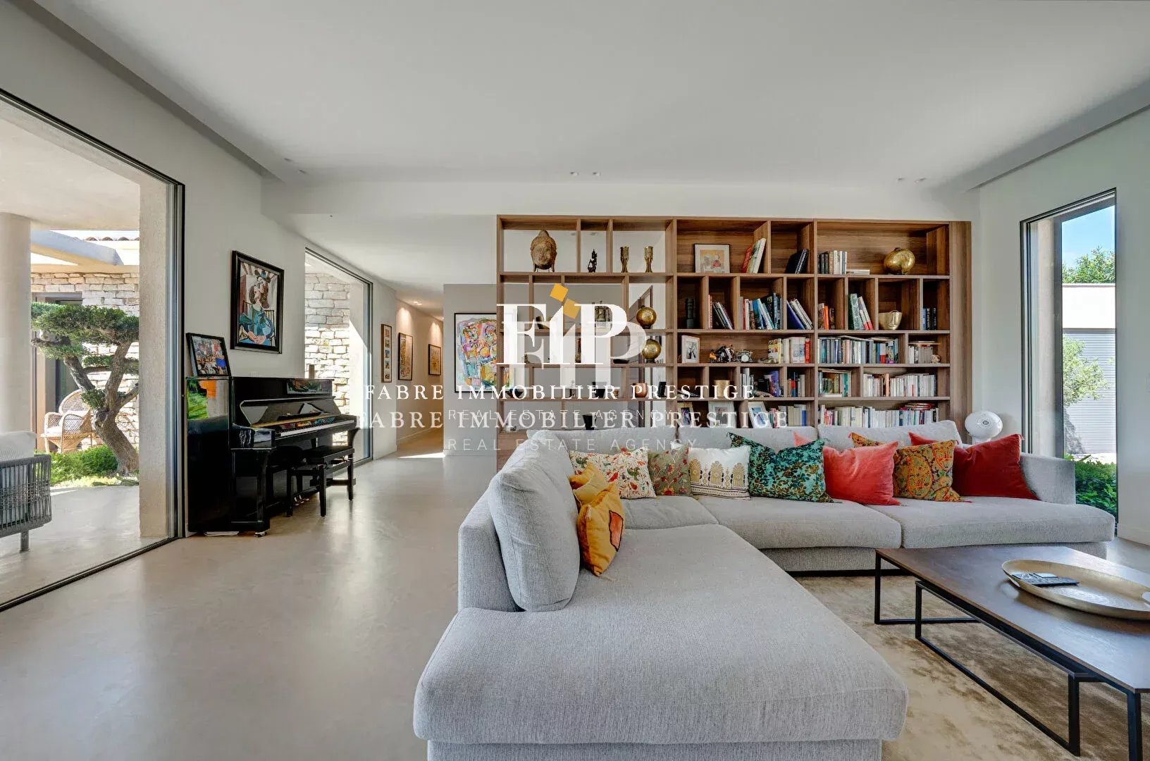Maison contemporaine de 230m2 environ récente à 10min du centre d' Aix-en-Provence (sud/ouest)