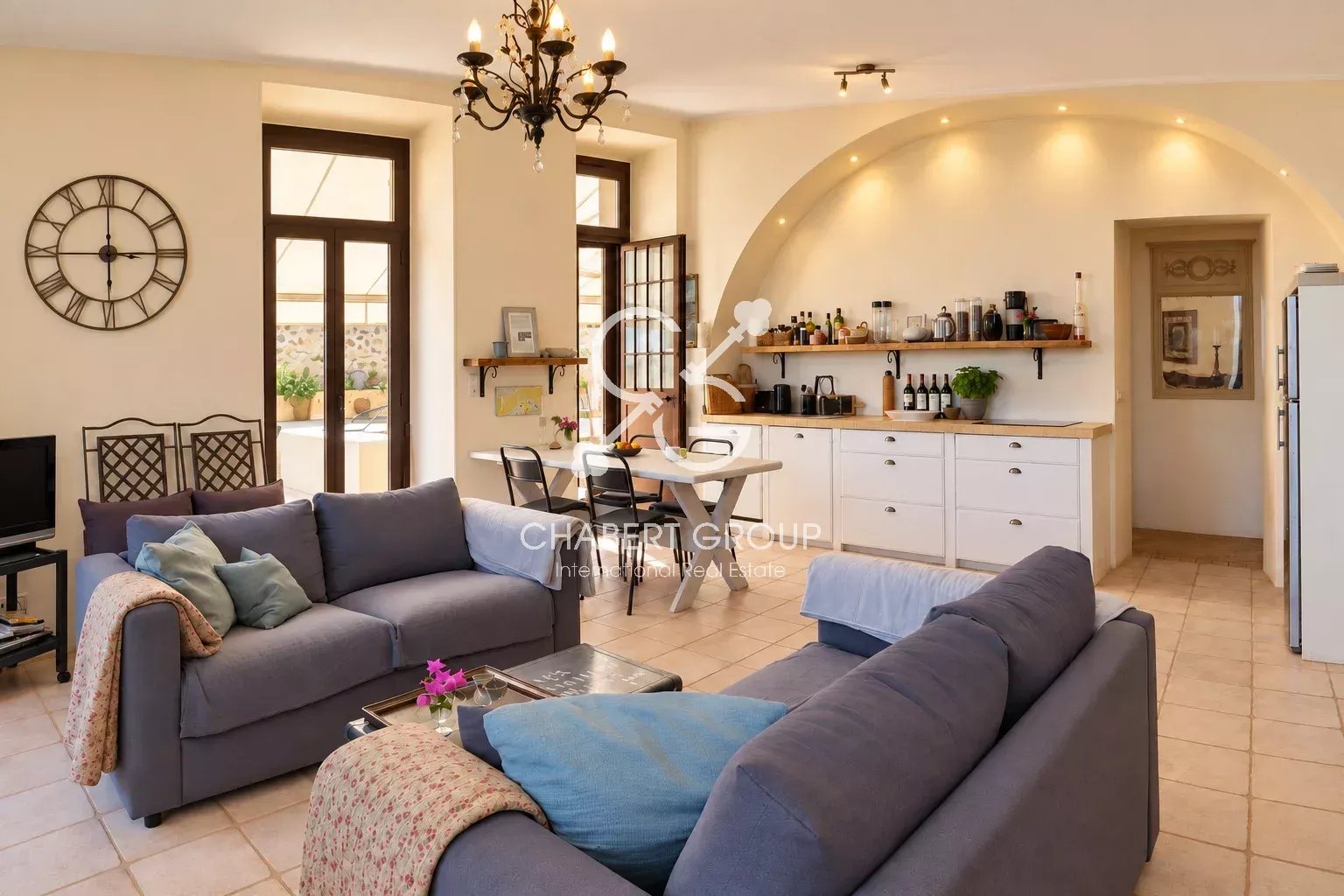 VILLEFRANCHE-SUR-MER – APPARTEMENT – 4 PIÈCES – 85 M² – TERRASSE DE 95 M² – STUDIO INDÉPENDANT DE 33 M² - GARAGE