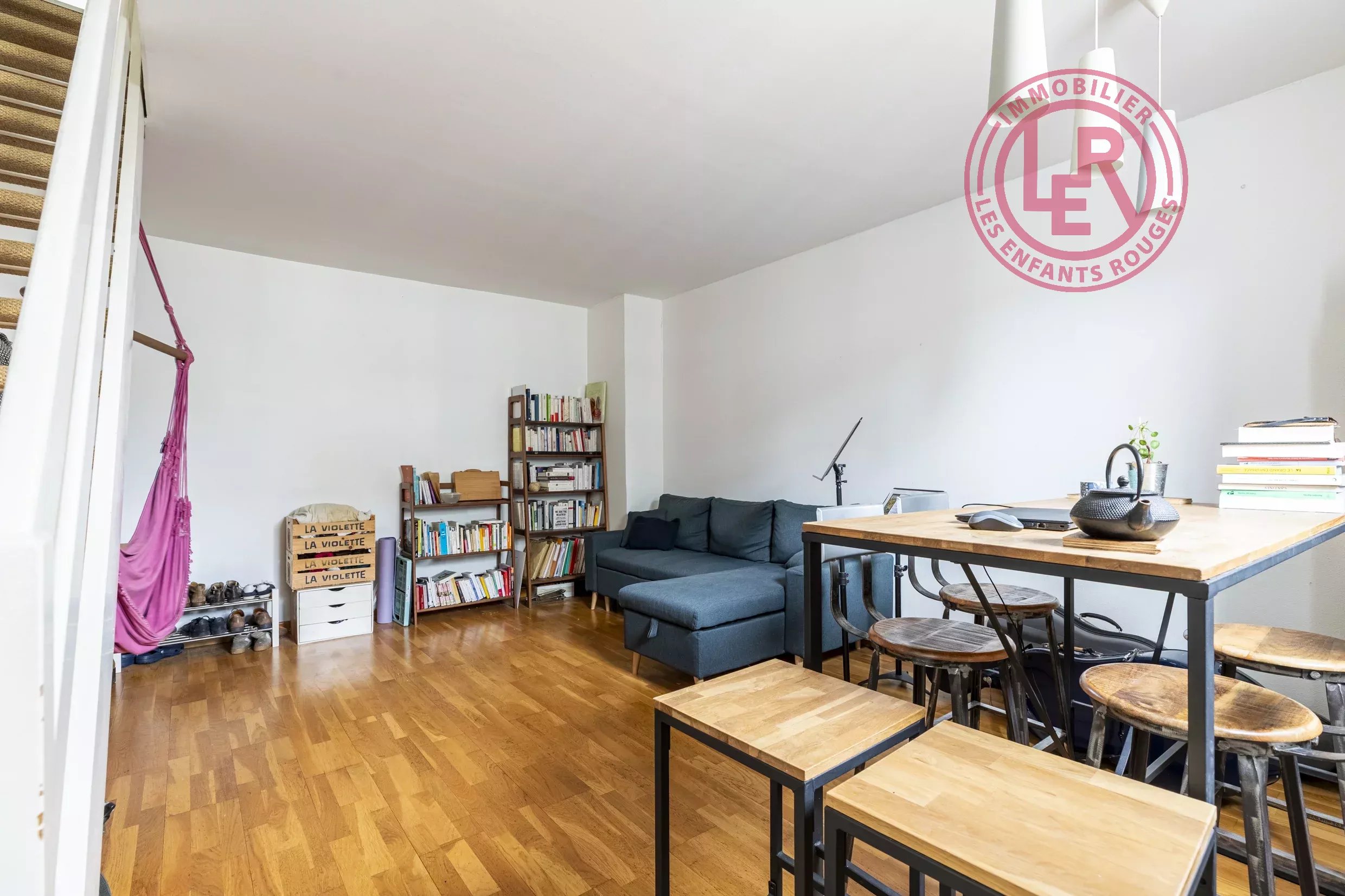 Paris 10th - Rue des Petites Ecuries - Top floor duplex with elevator