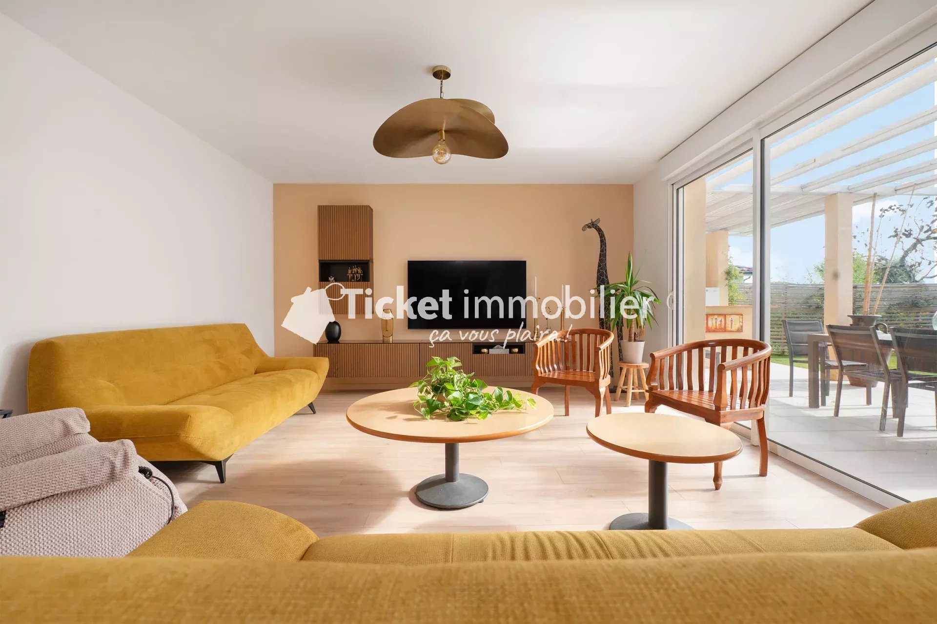 MAISON T9 203m2 RÉNOVÉE ET D'EXCEPTION AVEC TRIPLE GARAGE, POMPE A CHALEUR, TERRAIN DE 1636m2 ...