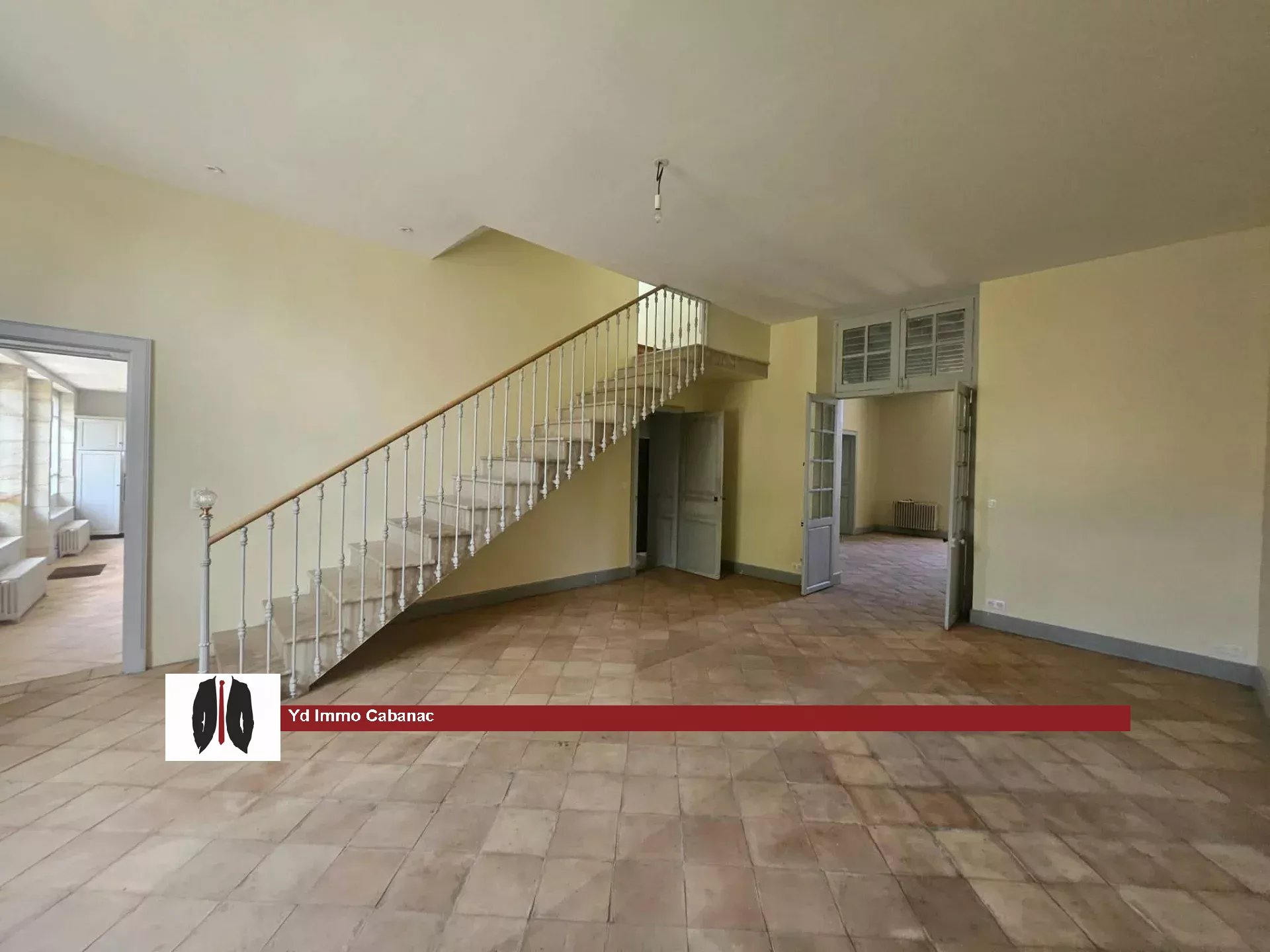 À LOUER – Propriété de caractère en pierre avec maison principale, maison de gardien et vaste terrain