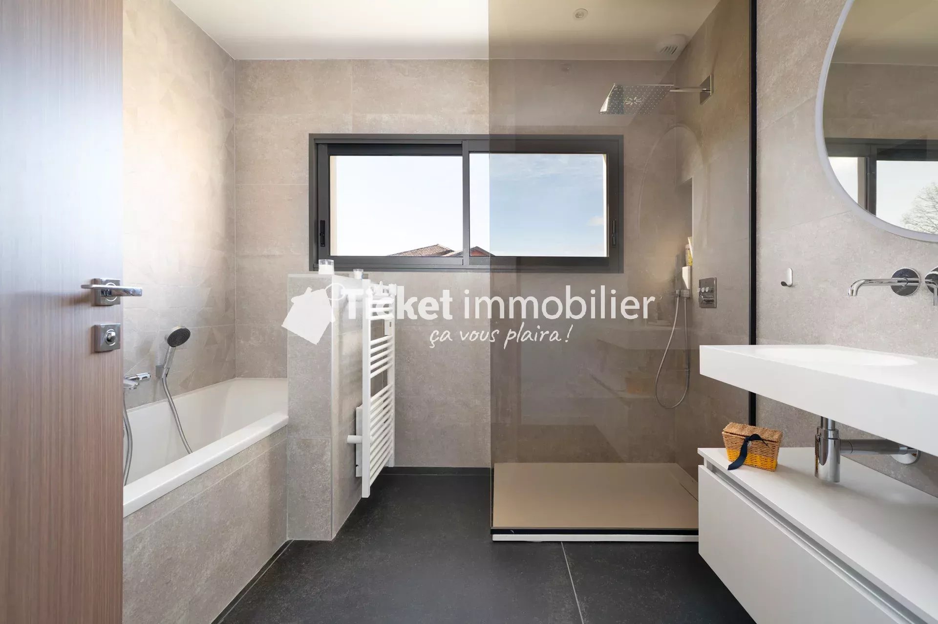 VILLA CONTEMPORAINE T4 160m2 NEUVE AVEC DOUBLE GARAGE, CLIMATISATION GAINABLE, SUPERBES PRESTATIONS, 1111m2 DE TERRAIN ...