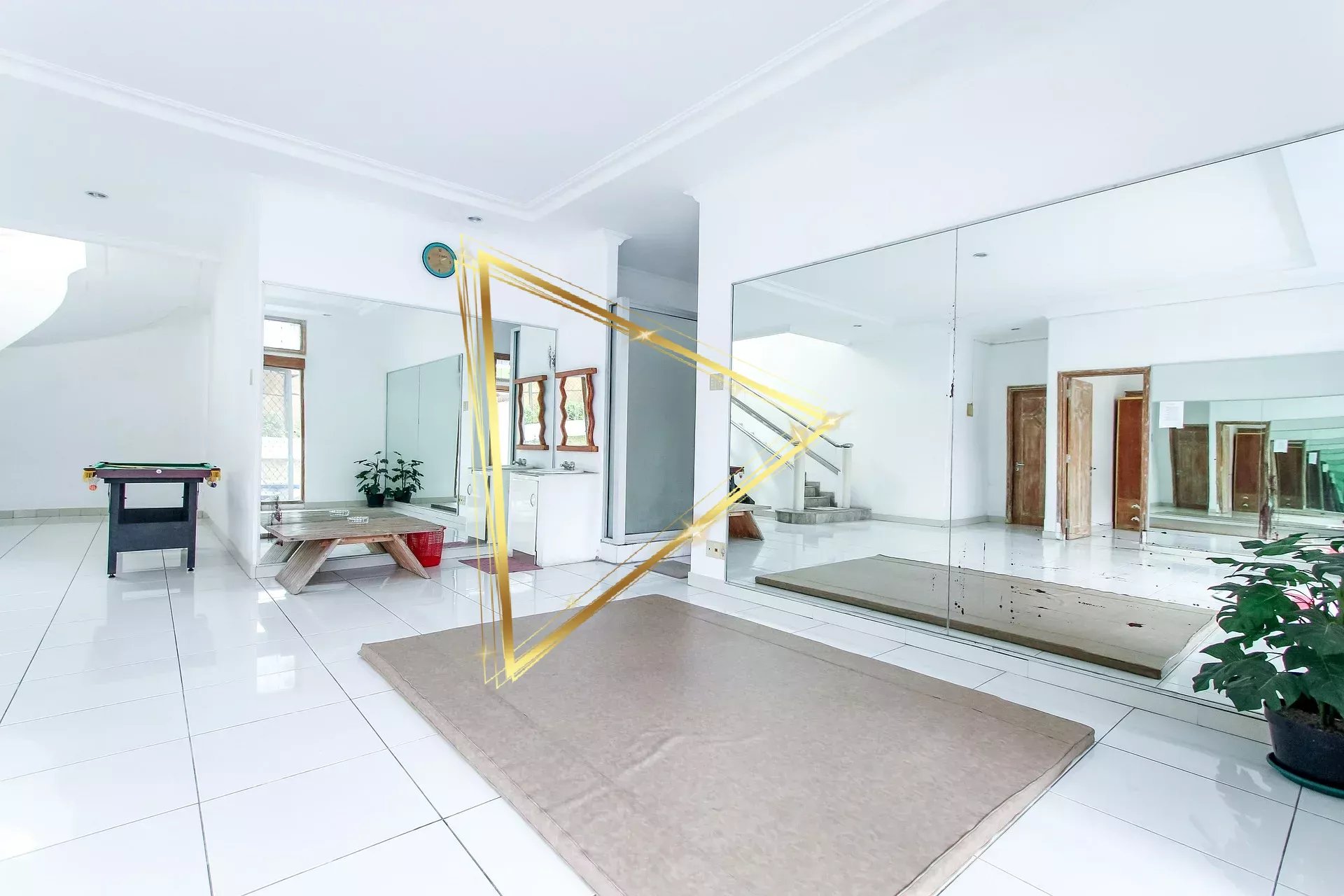 T5 cathedral living room with mezzanines - gardens - terrace and parking!
