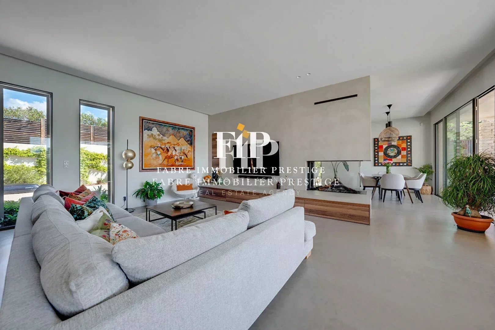 Maison contemporaine de 230m2 environ récente à 10min du centre d' Aix-en-Provence (sud/ouest)