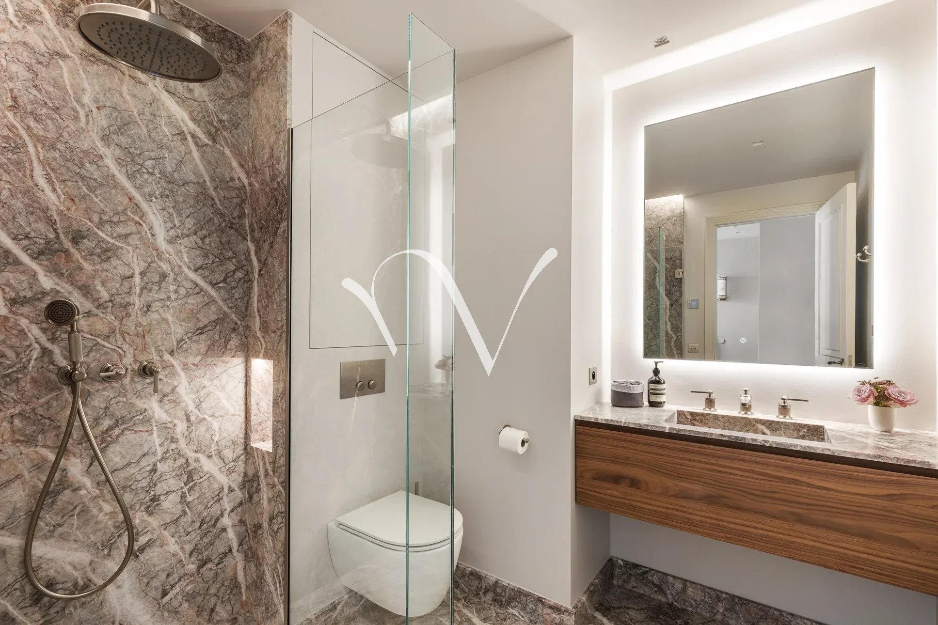 A deux pas de la Place Saint-Sulpice, appartement avec trois chambres