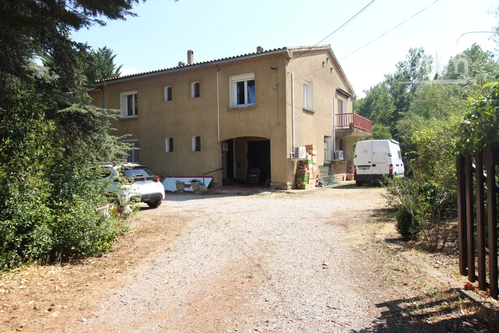 Villa of 212 m² of living space with an independent dwelling on a 5340 m² plot