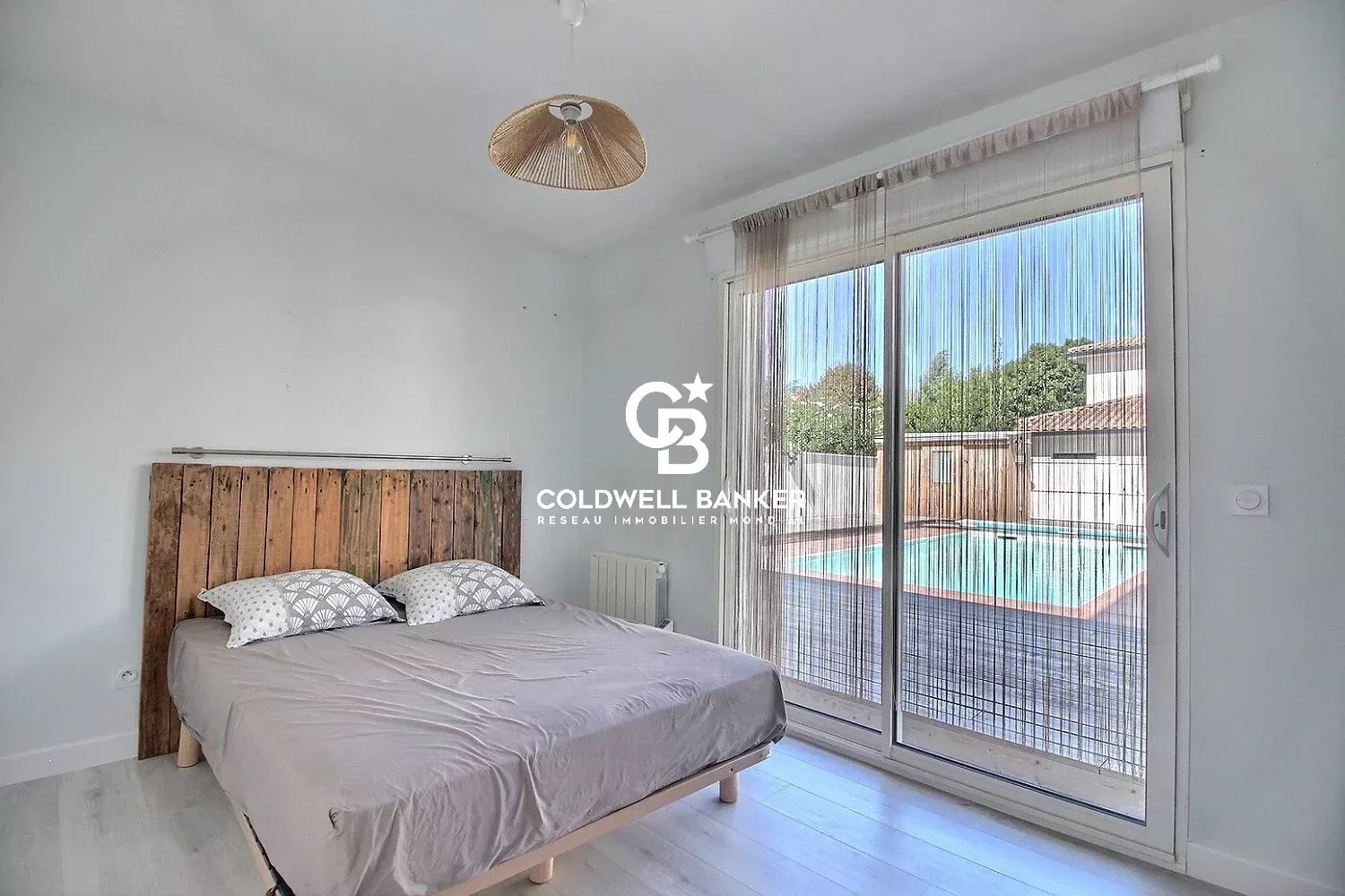 Contemporary villa – pool & spa – no overlooking