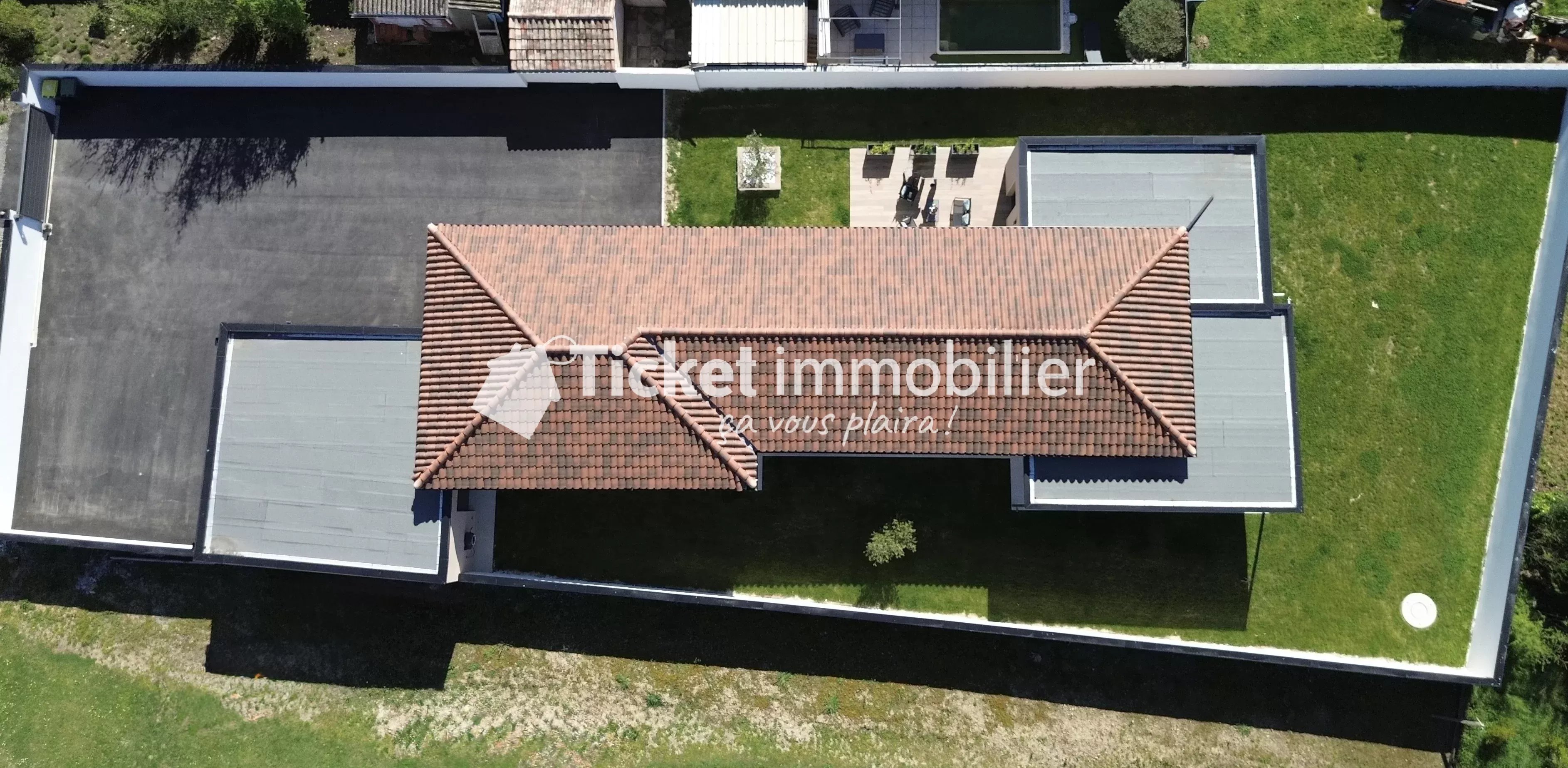 VILLA CONTEMPORAINE T4 160m2 NEUVE AVEC DOUBLE GARAGE, CLIMATISATION GAINABLE, SUPERBES PRESTATIONS, 1111m2 DE TERRAIN ...