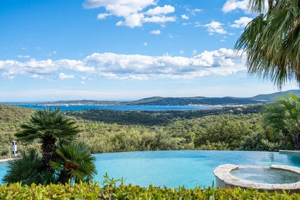 SUPERBE MAISON HAUT GRIMAUD