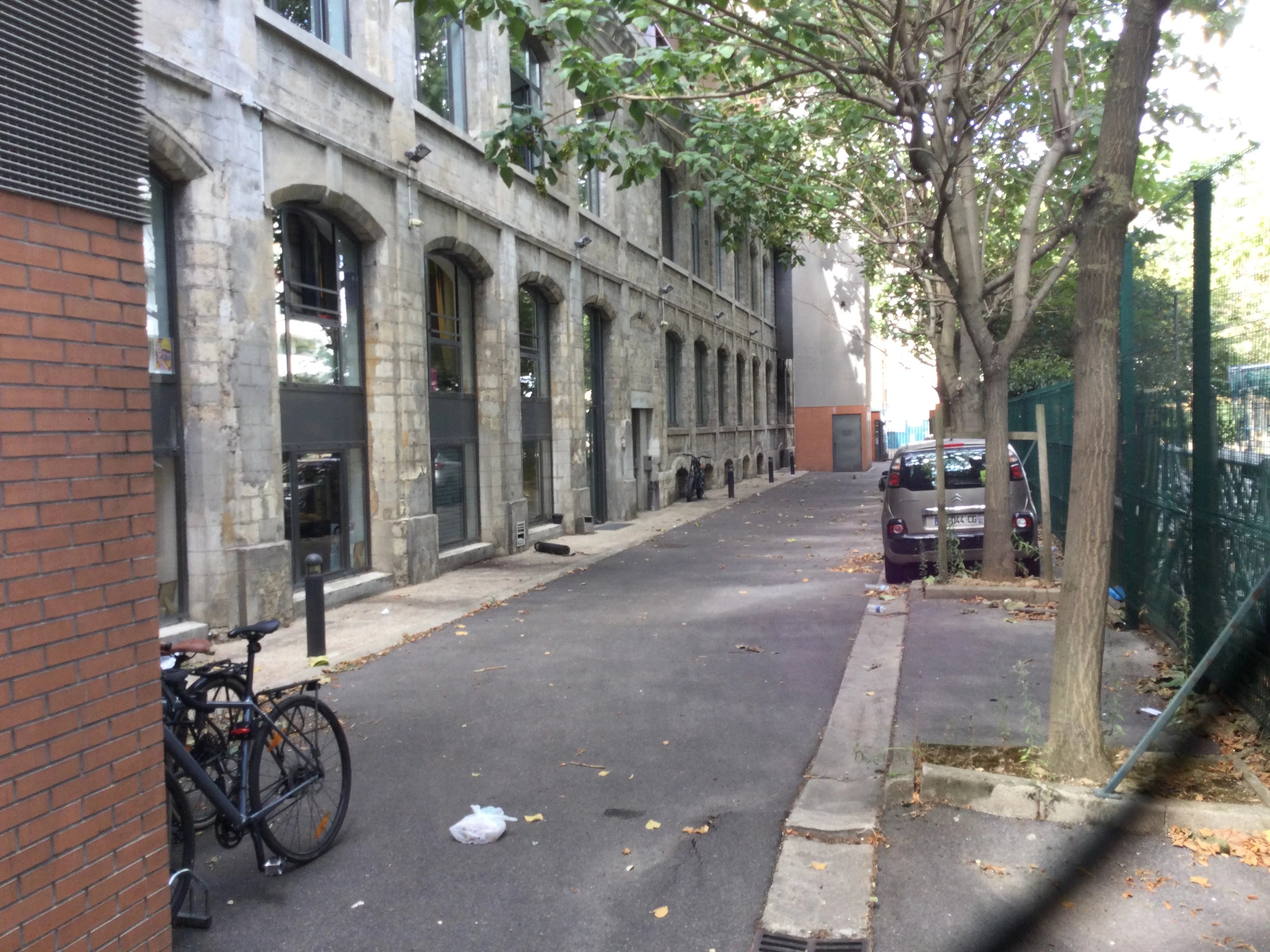 EXCLUSIVITÉ - IMMEUBLE 1 500 M² AVEC 6 PARKINGS