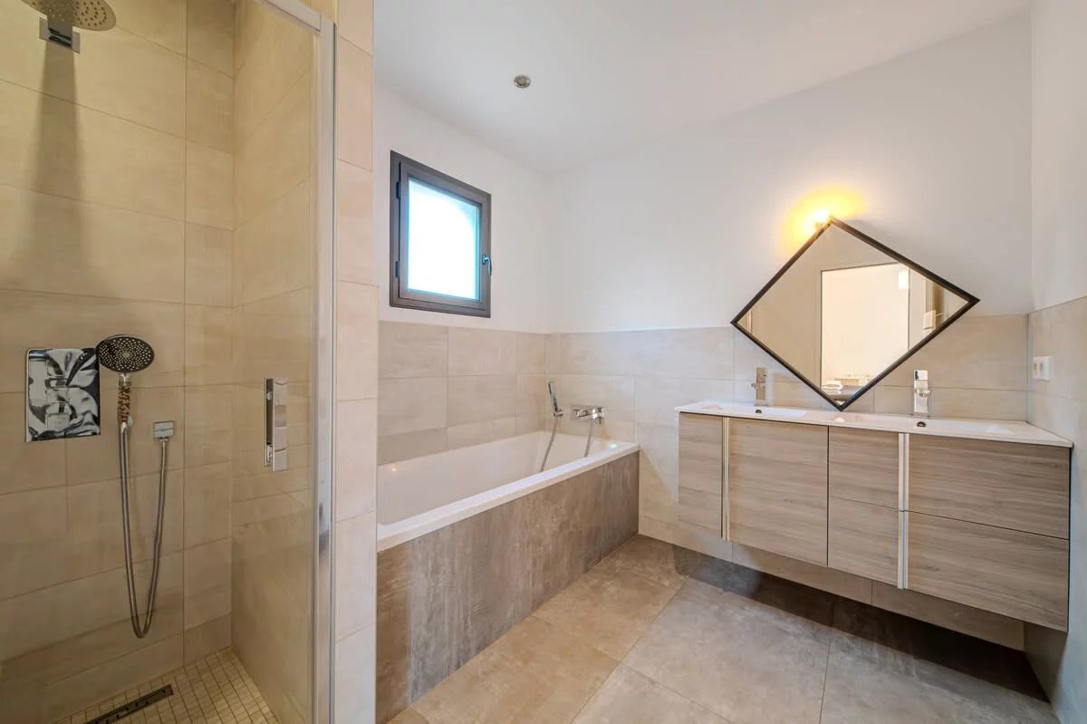 Villa contemporaine avec piscine