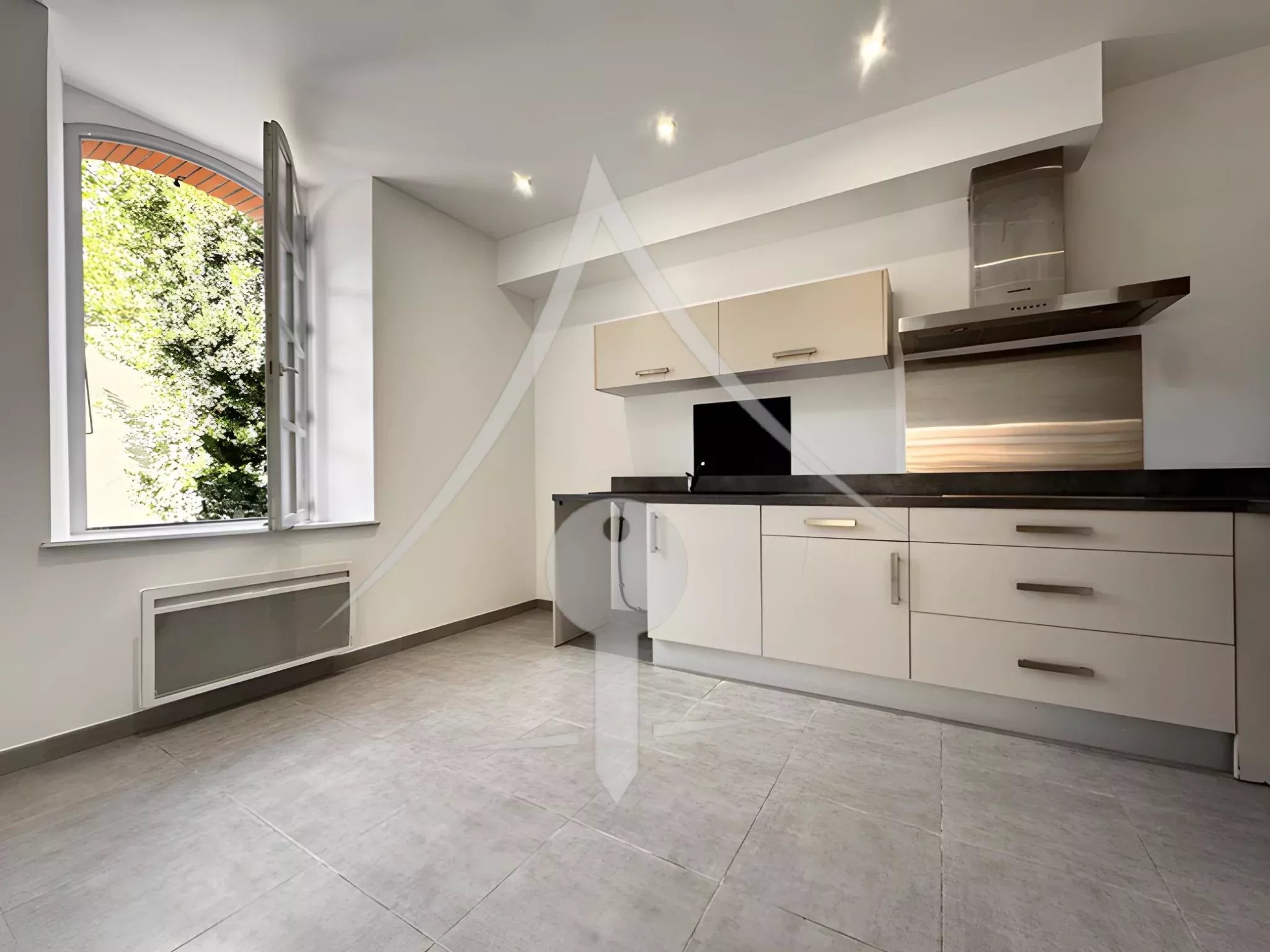 Apartment building of 465 m² in Mauzac (31410) – 8 rented units, 6.54% gross