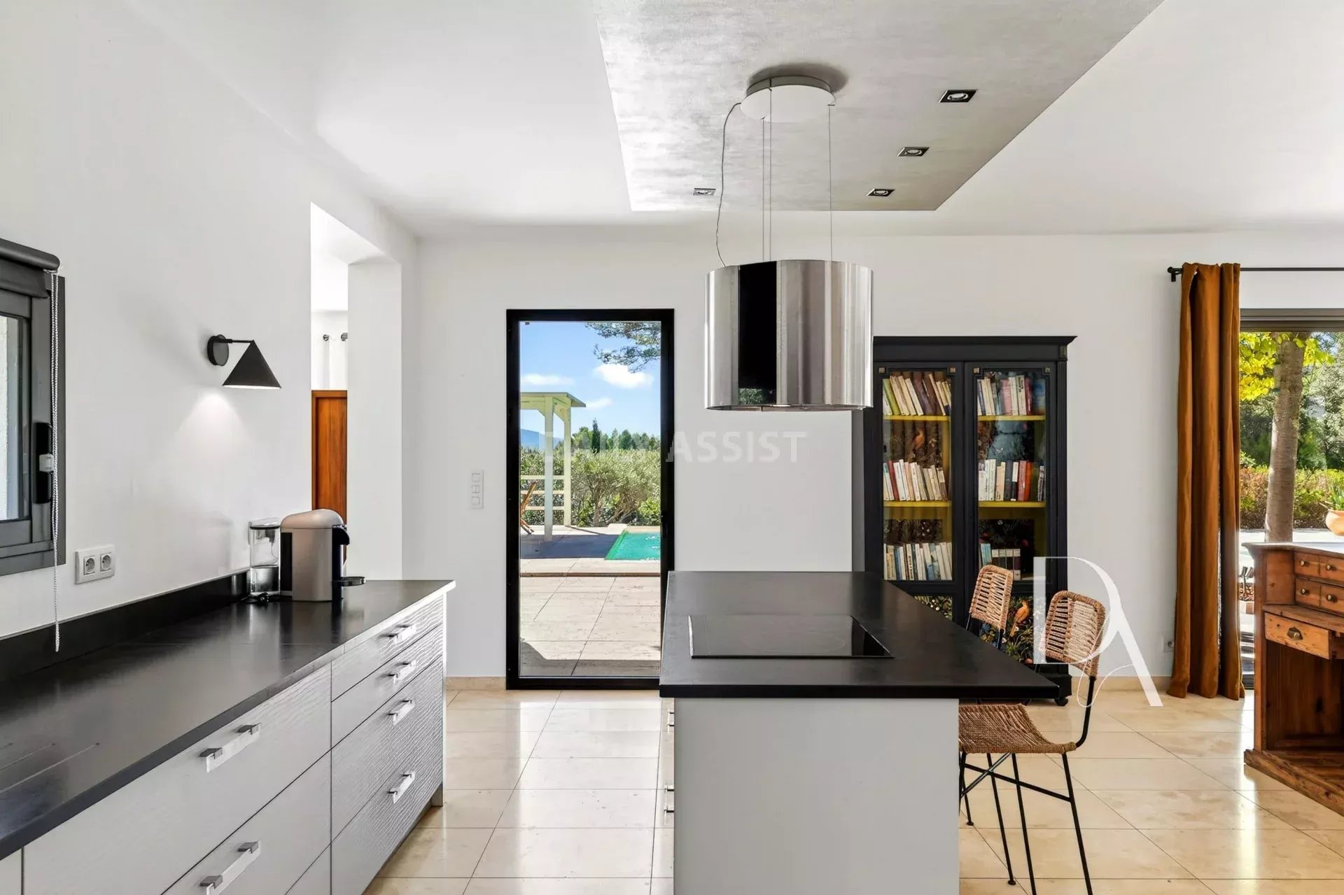 Villa contemporaine avec piscine à Saint-Marc-Jaumegarde – 214 m² au cœur d’un parc de 4 000 m²