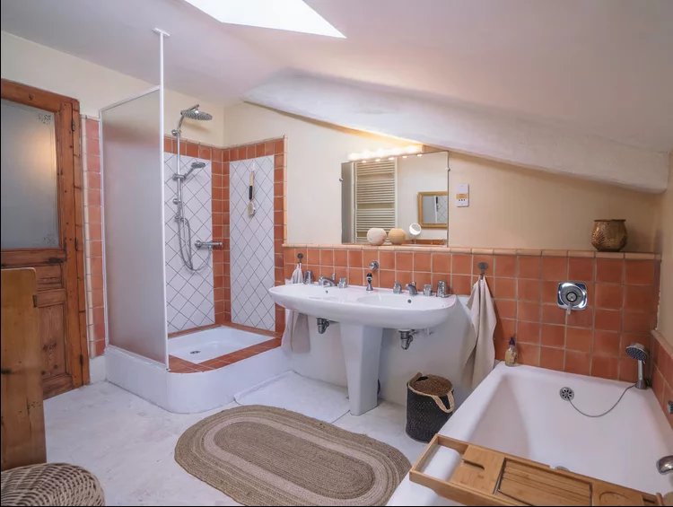 Magnifique Mas avec 1 gite, Authenticité, Charme et élégance, 2.2 Hect.