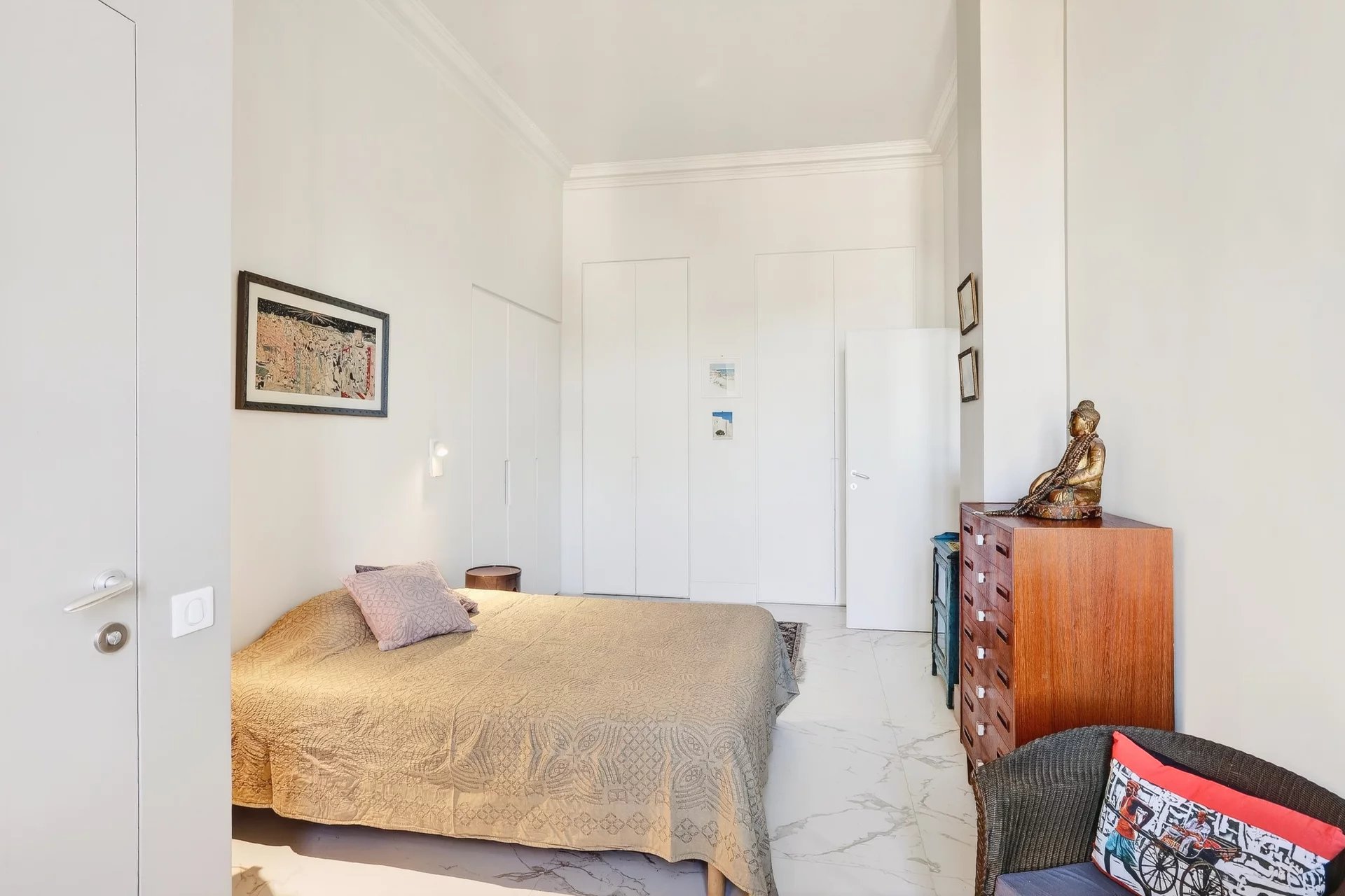 Dernier étage – Appartement de luxe rénové avec vue mer panoramique