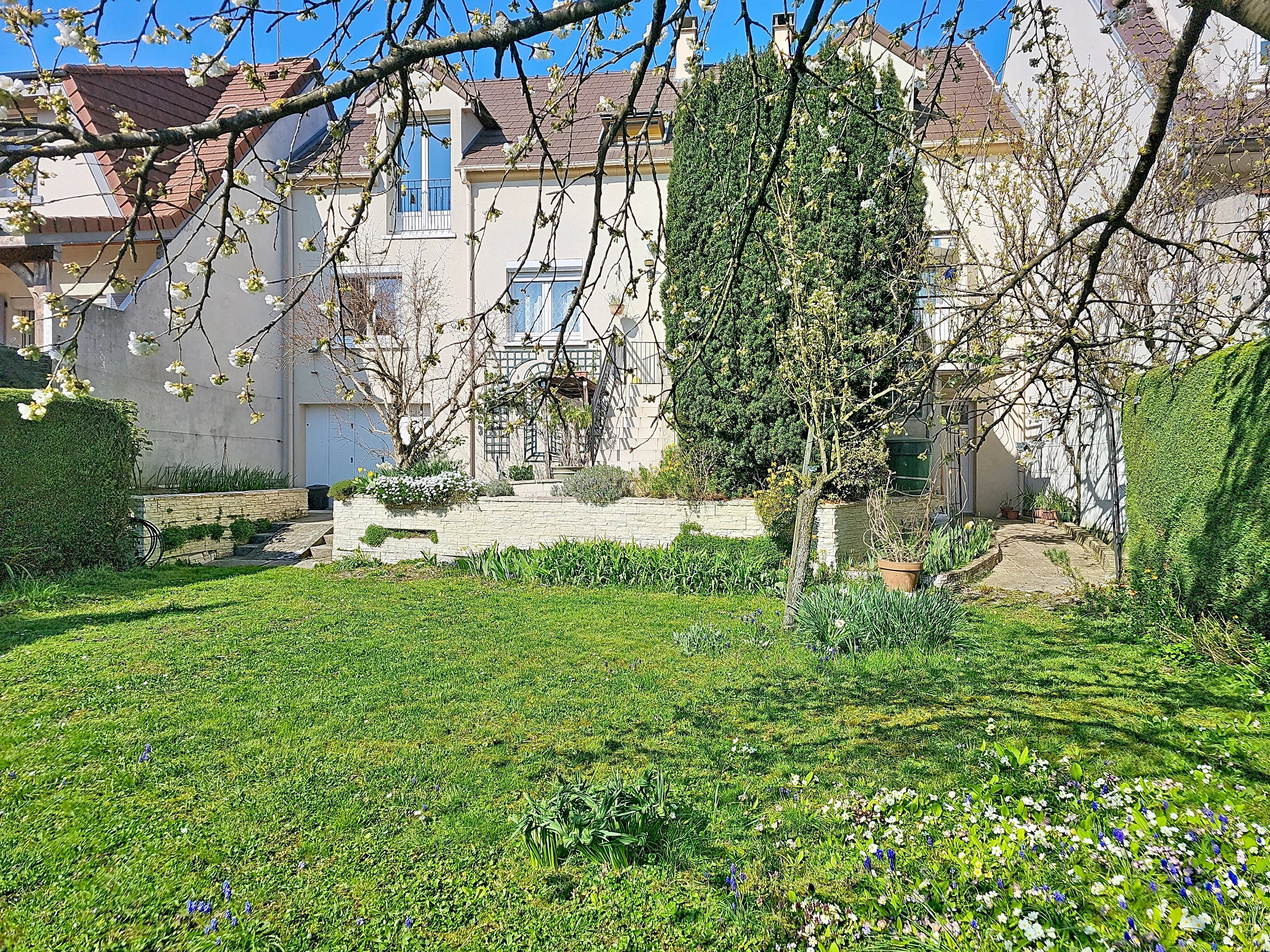 House - 148 m² - 7 rooms