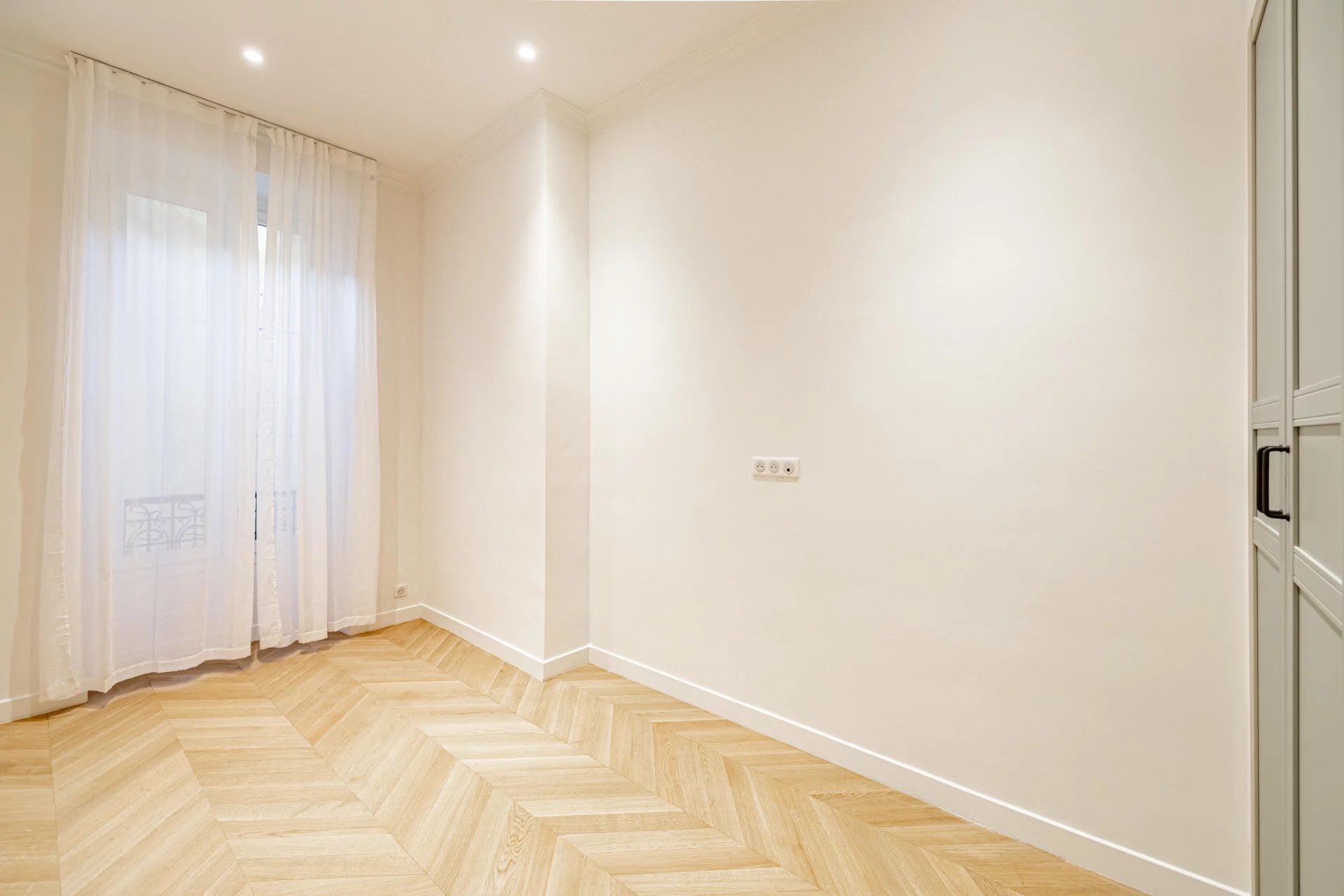 Nice - Le Port - Exceptionnel appartement 4 pièces rénové – Balcon avec vue Port