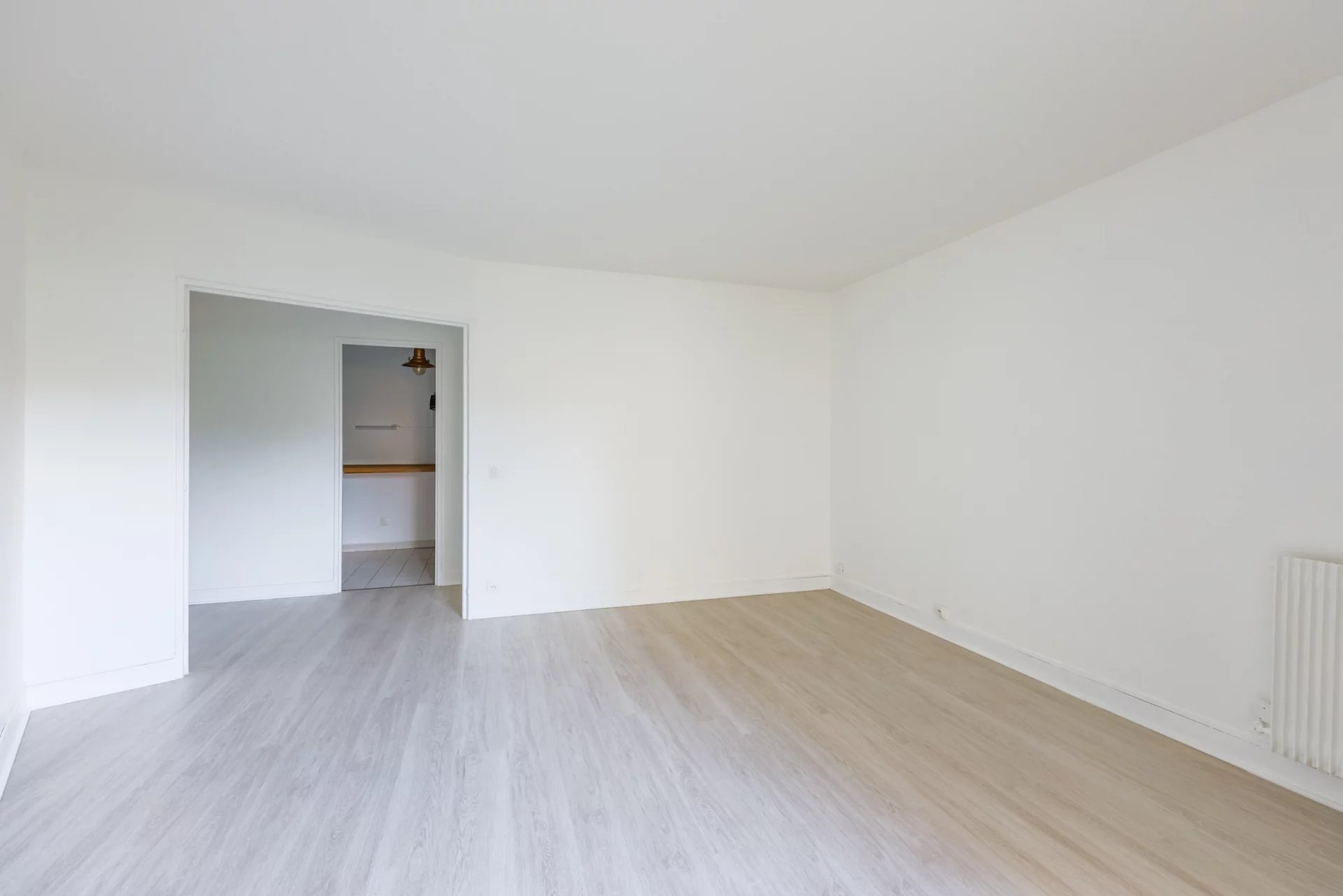 Paris 10e – Canal Saint-Martin / Quai de Jemmapes – 3 pièces de 73 m² avec balcon et parking