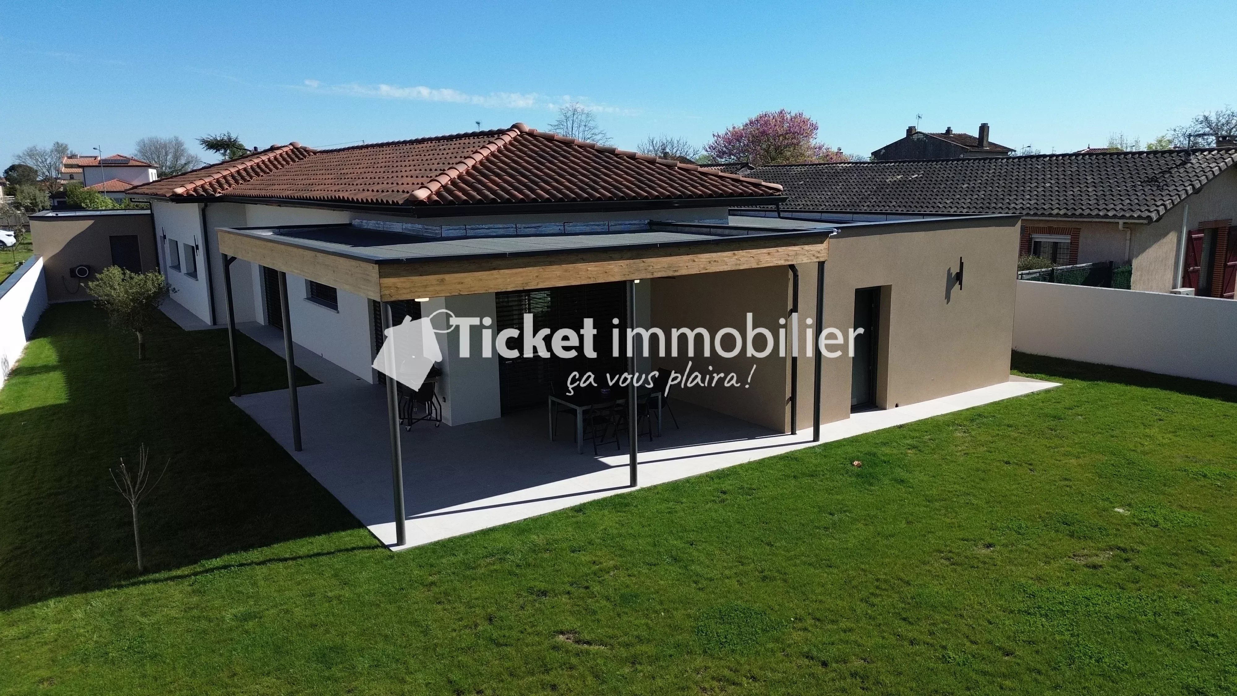 VILLA CONTEMPORAINE T4 160m2 NEUVE AVEC DOUBLE GARAGE, CLIMATISATION GAINABLE, SUPERBES PRESTATIONS, 1111m2 DE TERRAIN ...