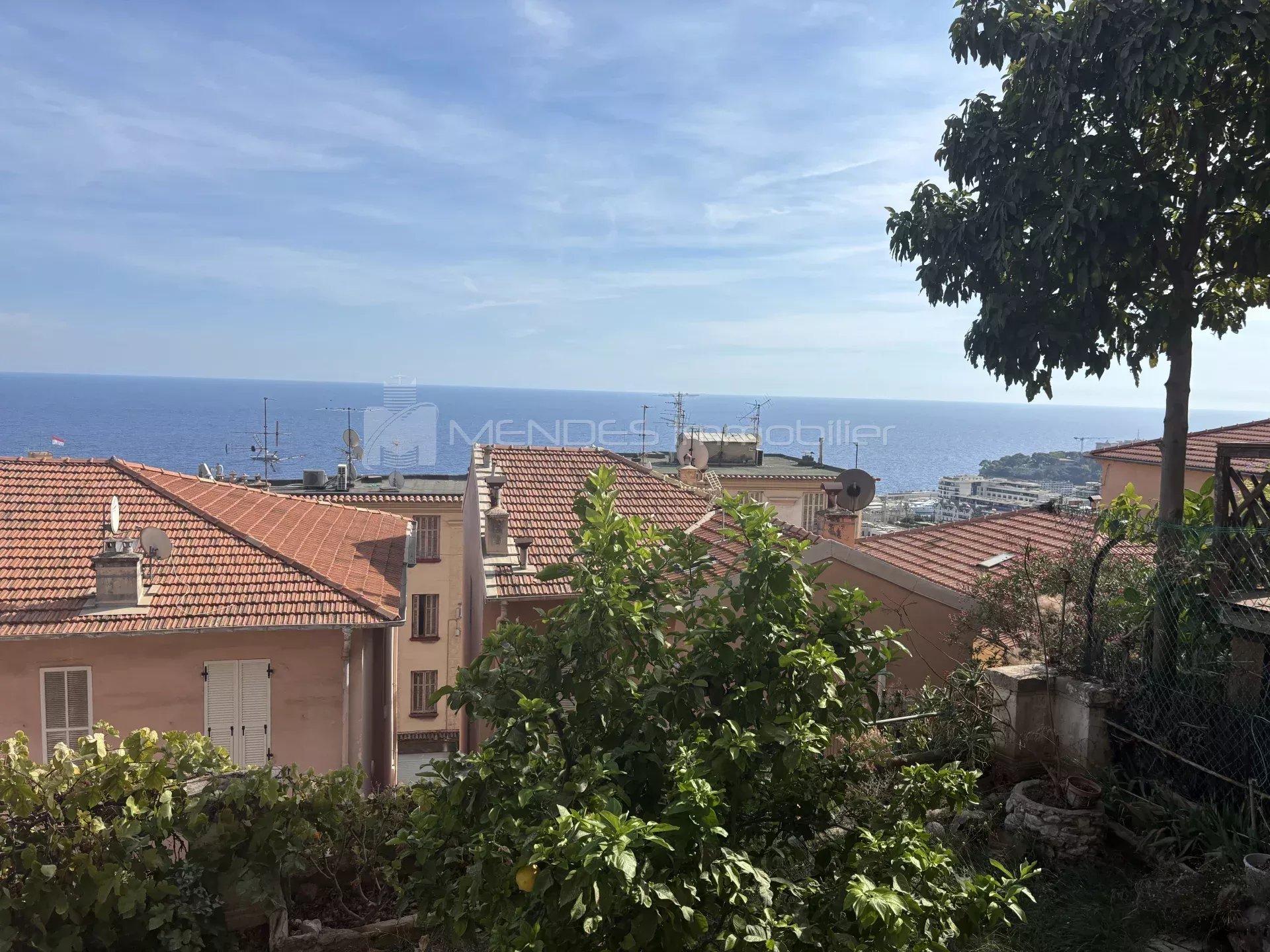 A VENDRE APPARTEMENT 3P VUE MER À LA FRONTIÈRE DE MONACO