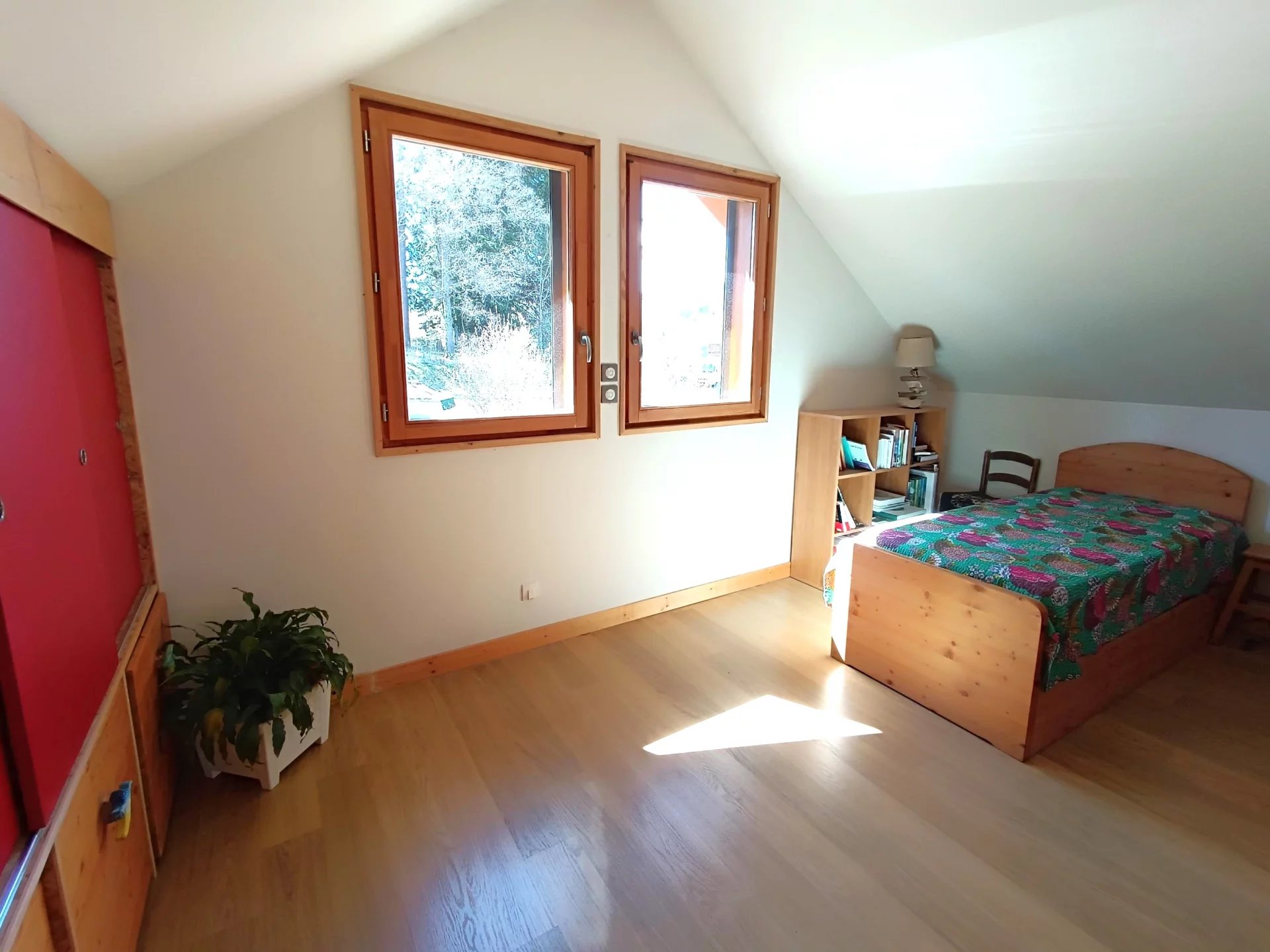 Villard de Lans. Very beautiful 116m2 wooden frame house, with magnificent views of the mountains! Garden and 2 garages.