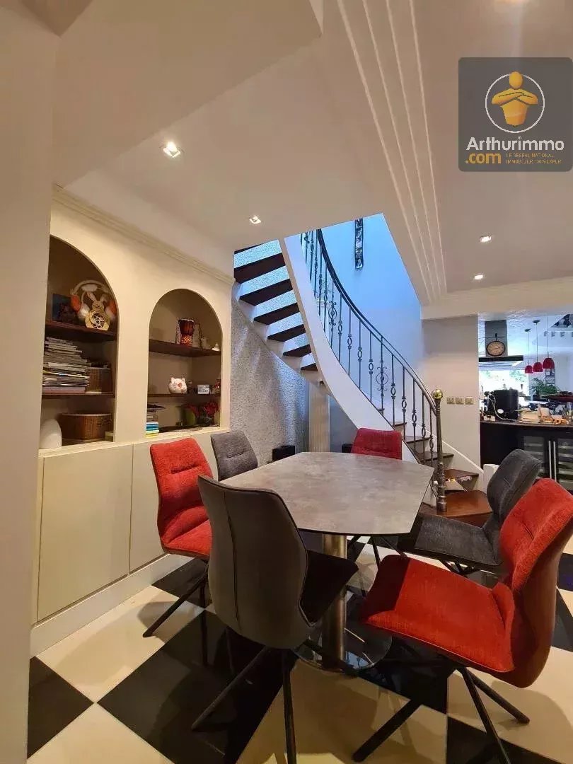 Maison de 230 m2 aux belles prestations,  proche Beaugency