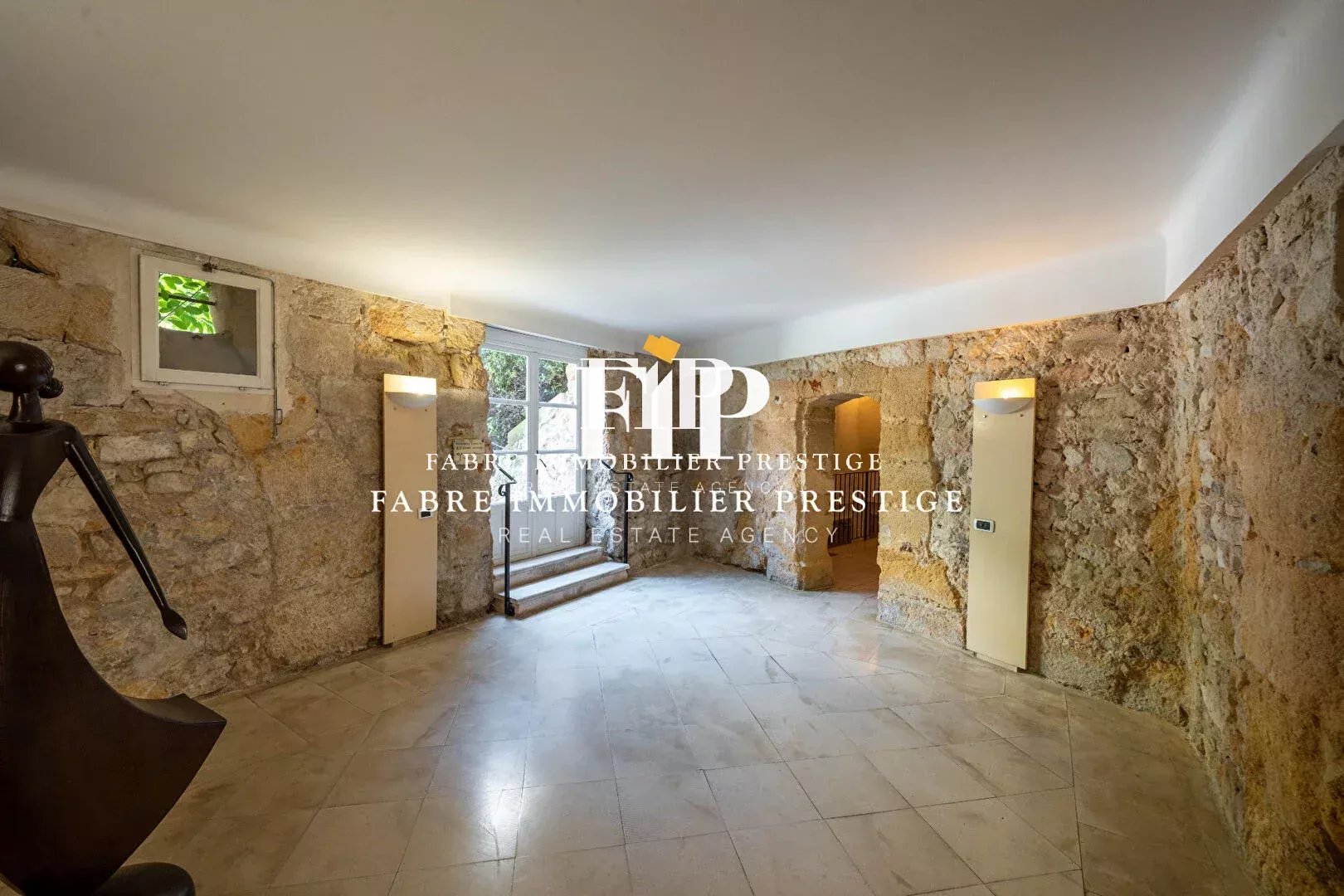 Centre historique d' Aix-en-Provence : Appartement de standing  de 223m2 avec ascenseur et parking souterrain.