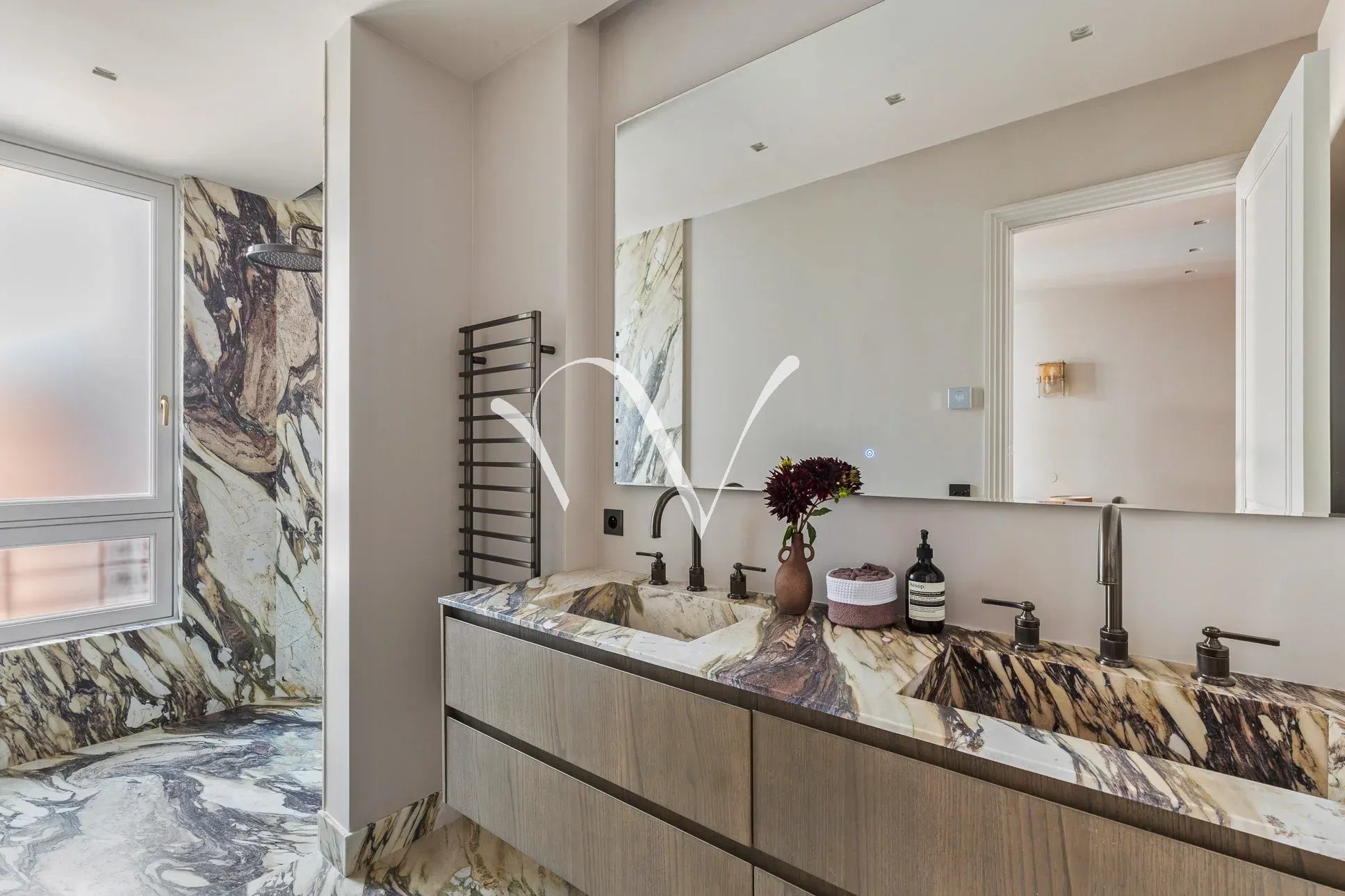 A deux pas de la Place Saint-Sulpice, appartement avec trois chambres