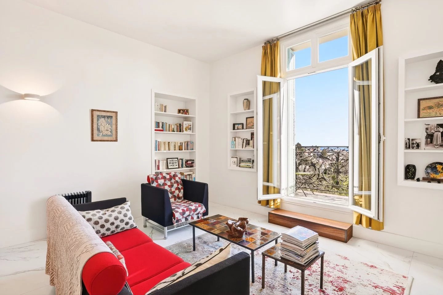 Dernier étage – Appartement de luxe rénové avec vue mer panoramique